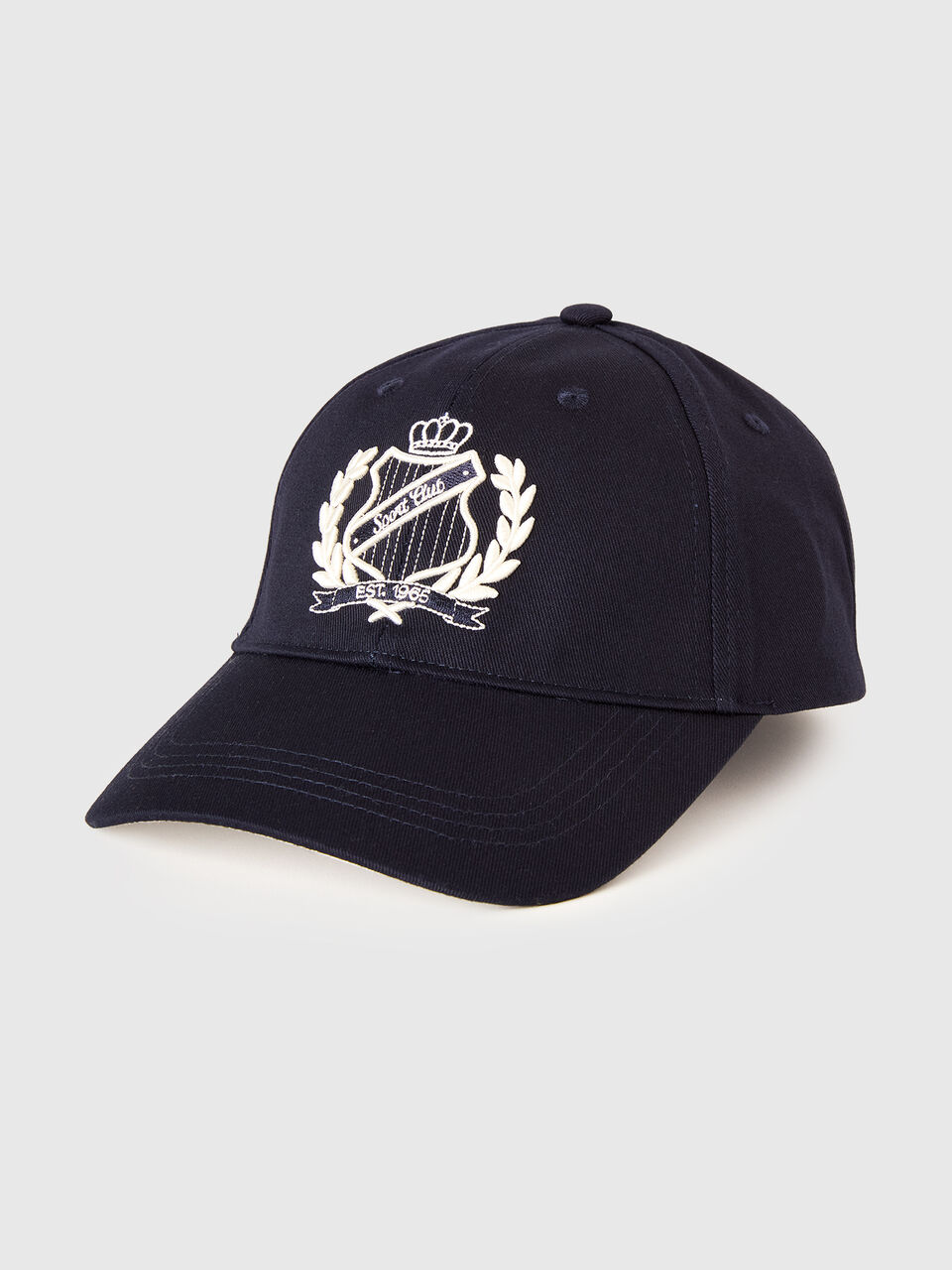 Baseball cap with embroidery