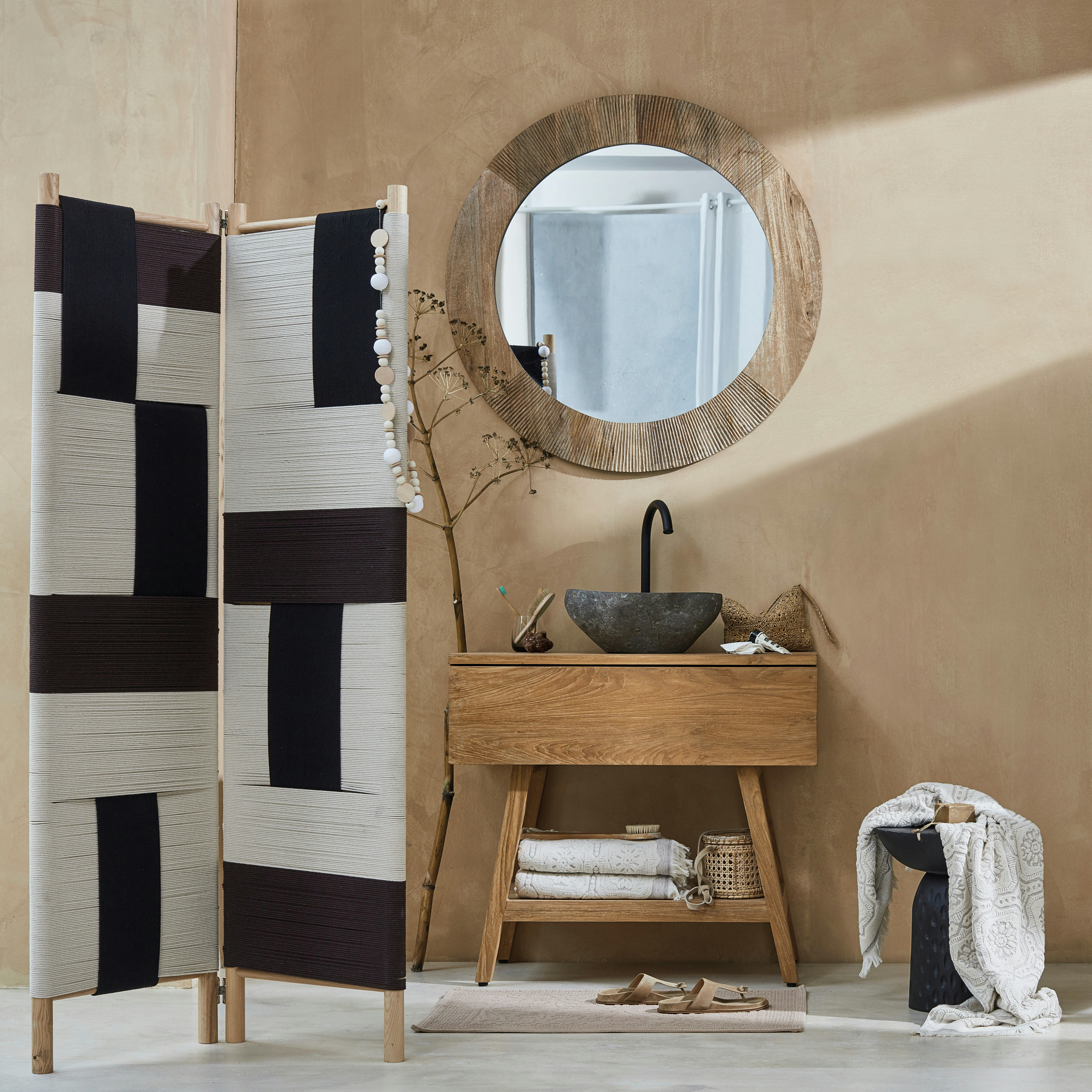 - Paravent en bois frêne et corde beige, jaune moutarde et gris anthracite