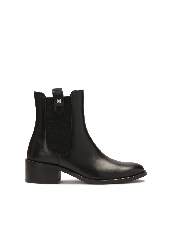 Slip-on black Chelsea boots with elastics and loops