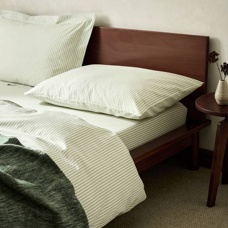 Habitat Oxford Stripe Printed Green Fitted Sheet - Toddler