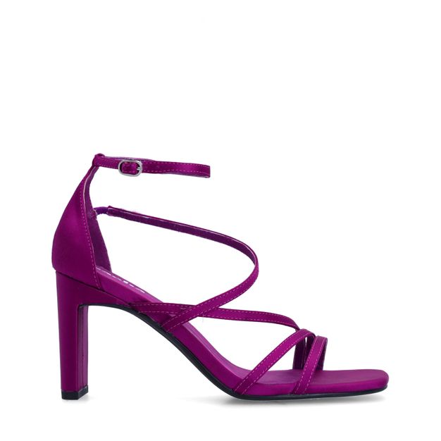 Paarse sandalen met hak