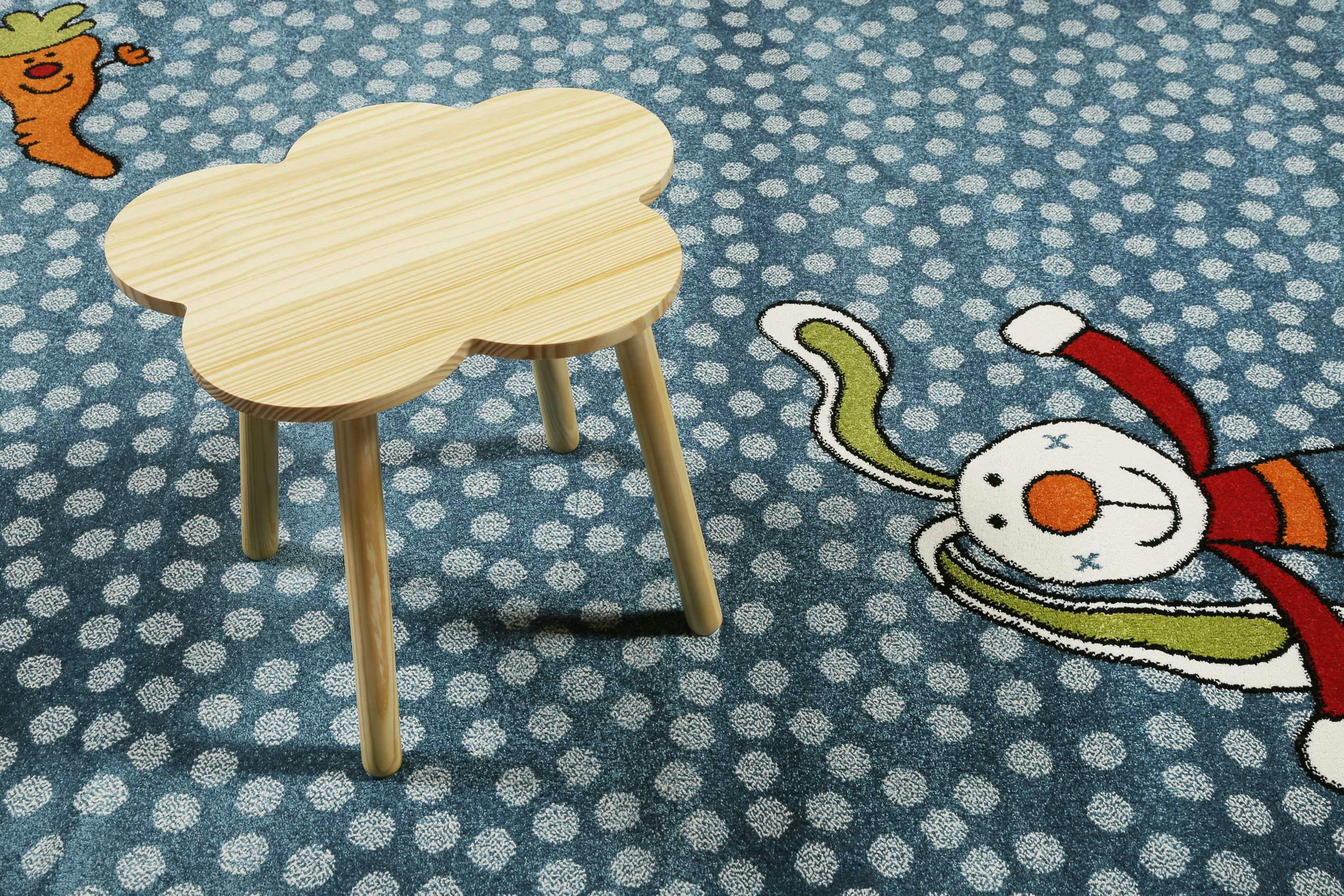 RAINBOW RABBIT - Tapis enfant motif lapin coloré sur fond à pois bleu 80x150