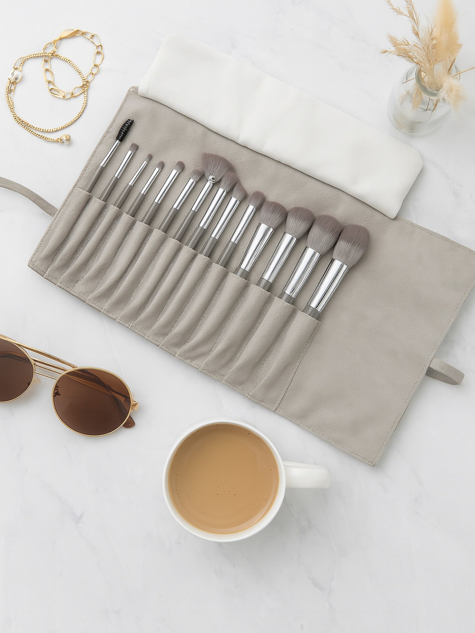 Zestaw pędzli do makijażu w etui 14 pack