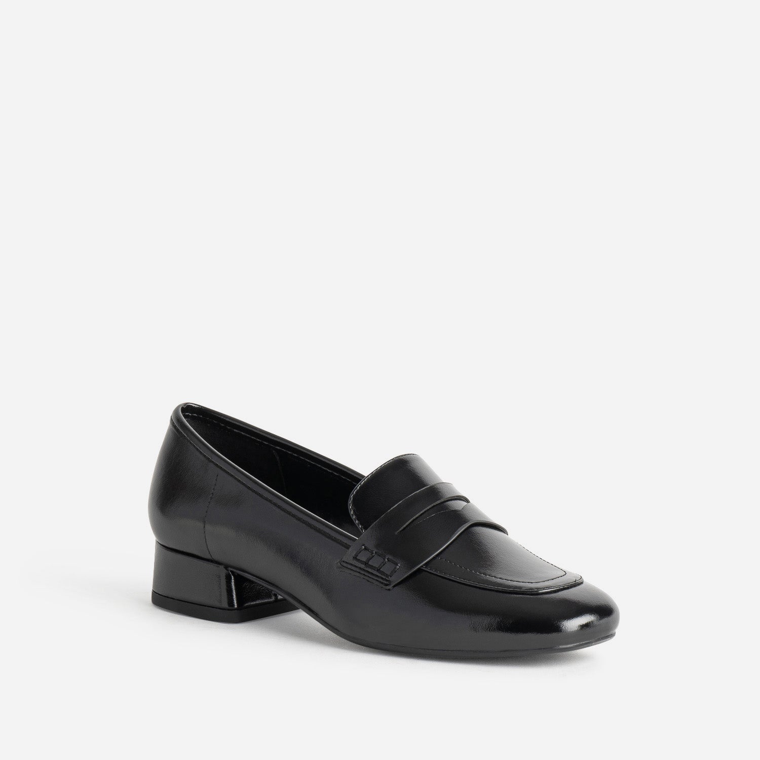 Mocassin noir glacé petit talon