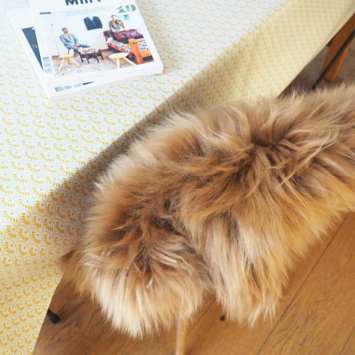 - Tapis en peau de mouton camel