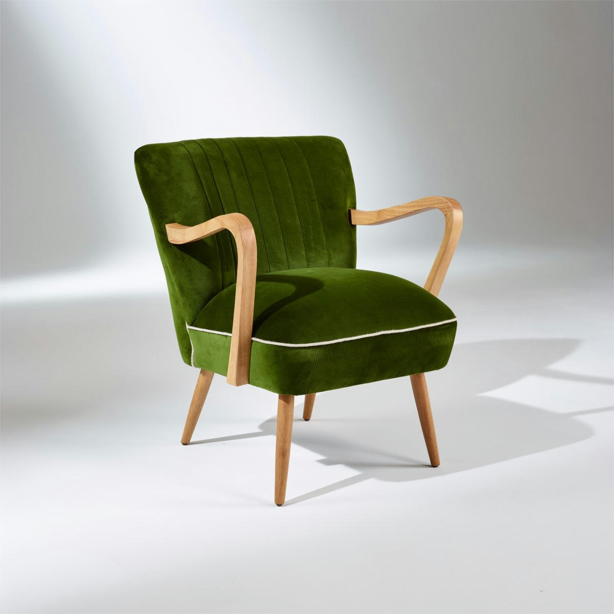 SIXTY - Fauteuil vintage à accoudoirs en chêne et velours vert vintage