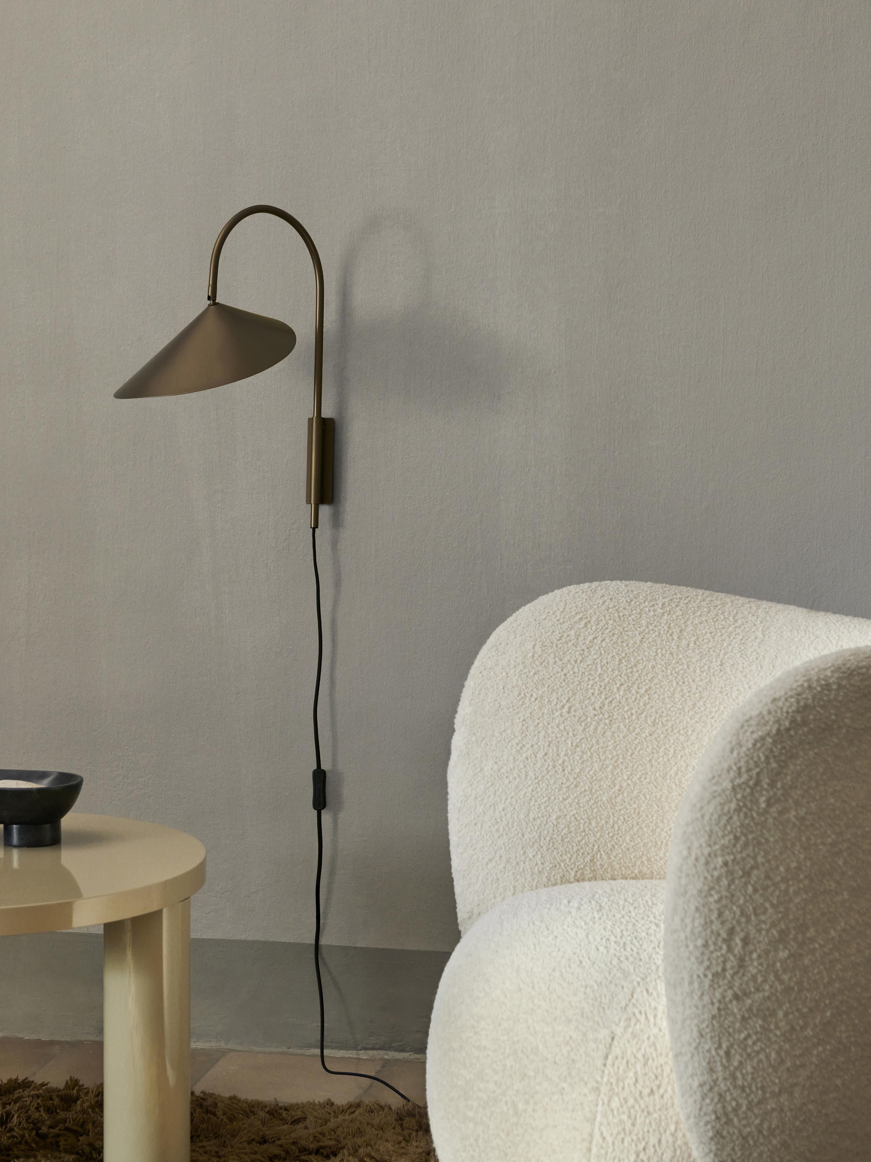 Große Wandleuchte Arum mit Stecker, verstellbar