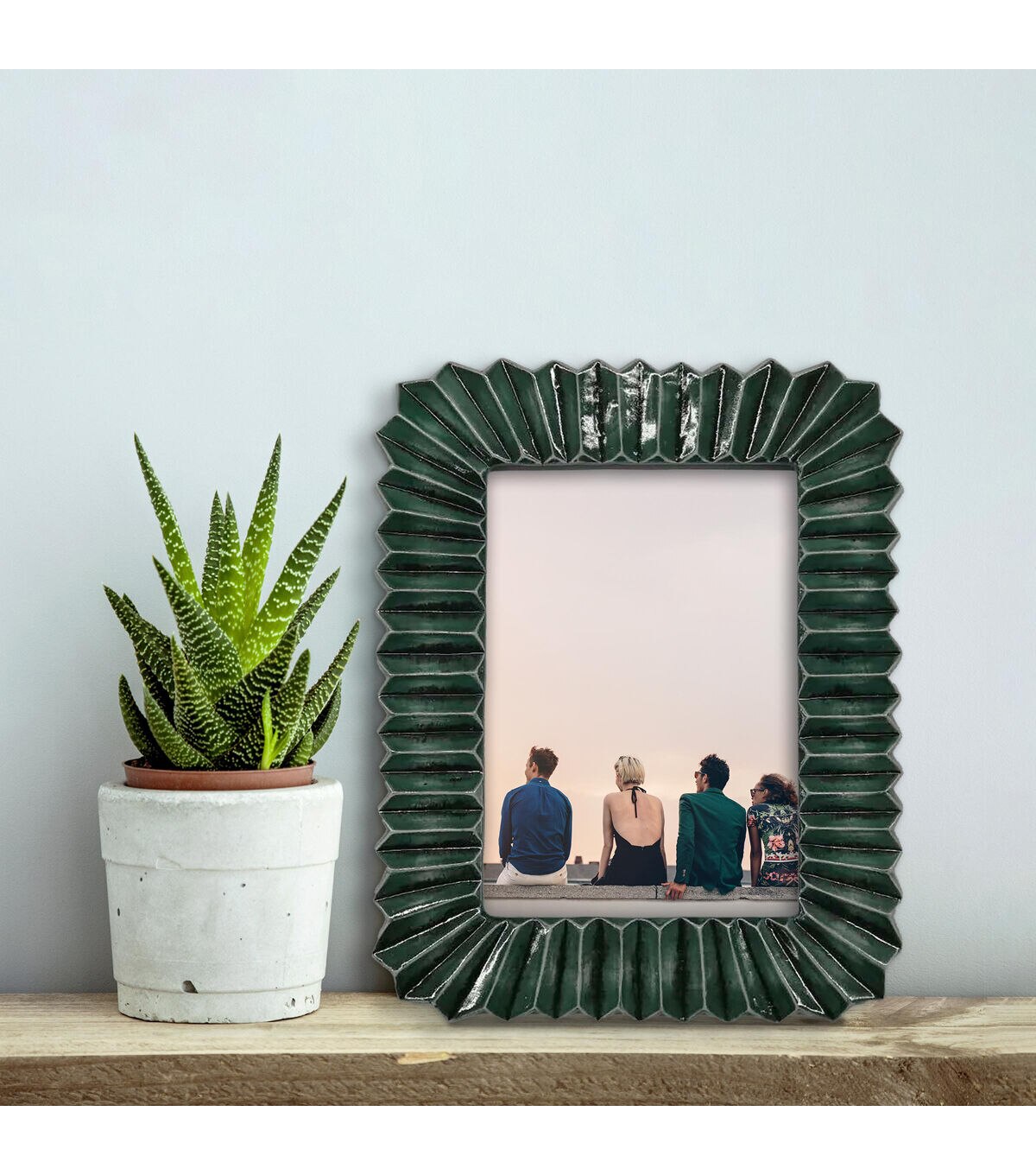 5 x 7 Green Resin Tabletop Picture & Wall Frame