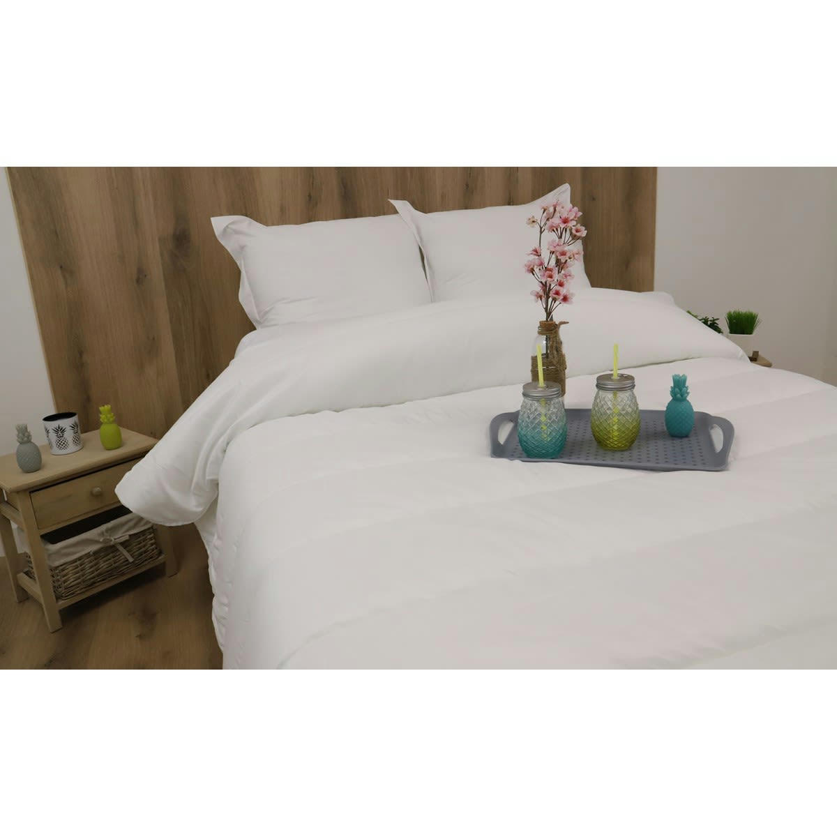 - Couette synthétique légère été en polyester blanc 240x280 cm
