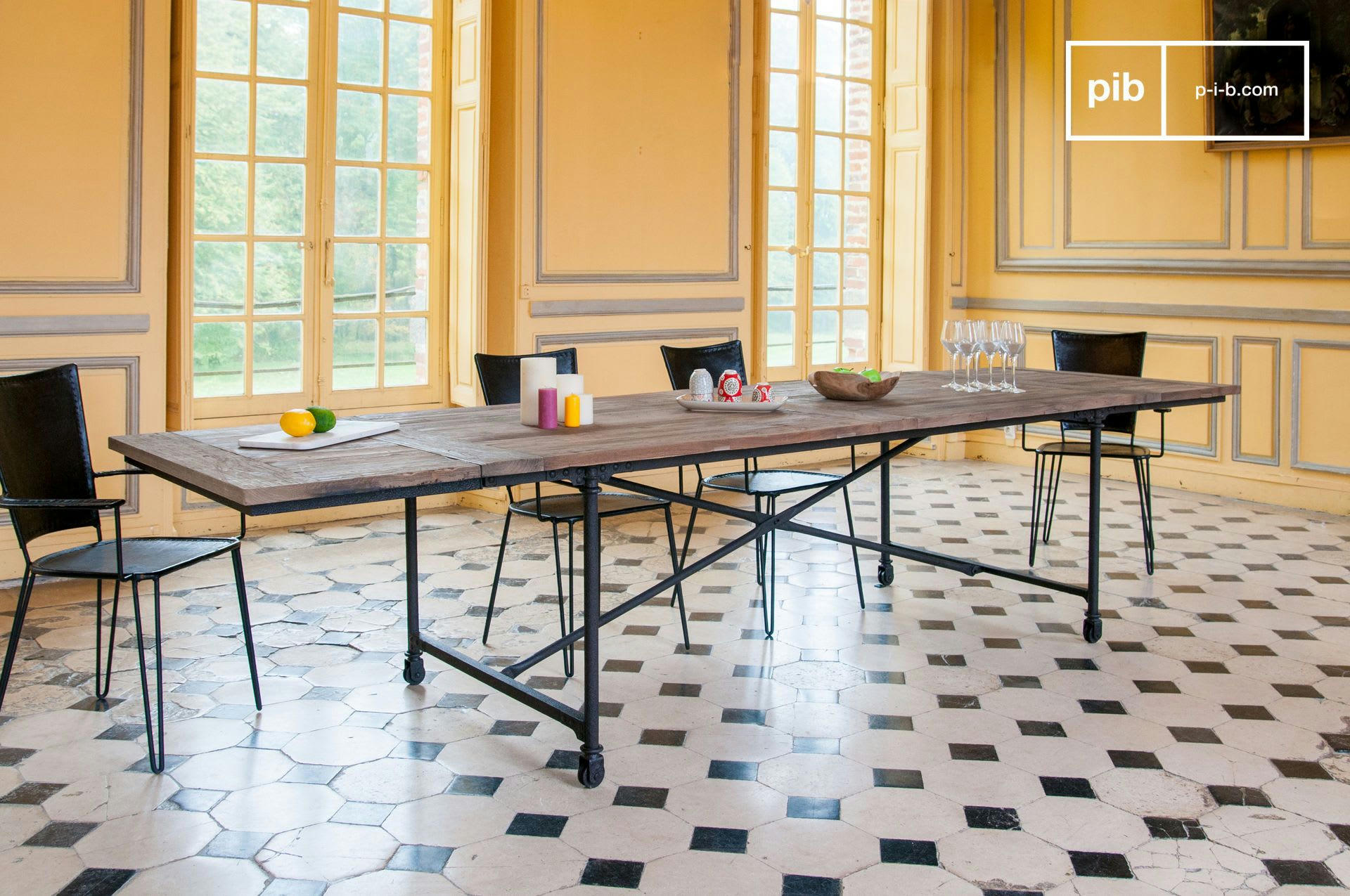 TAPISSIER - Grande table extensible en bois recyclé marron