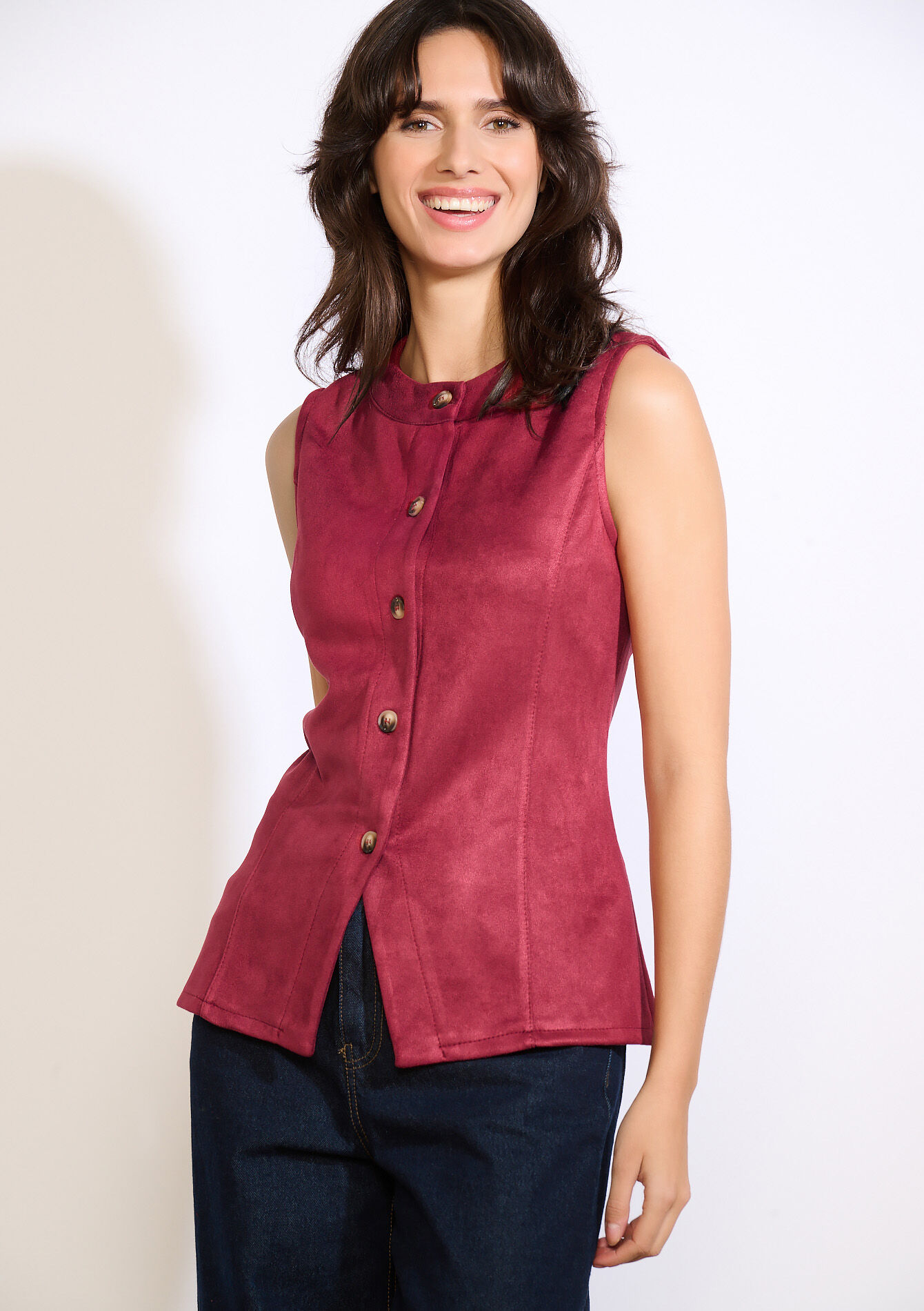 Mouwloze jas met knopen