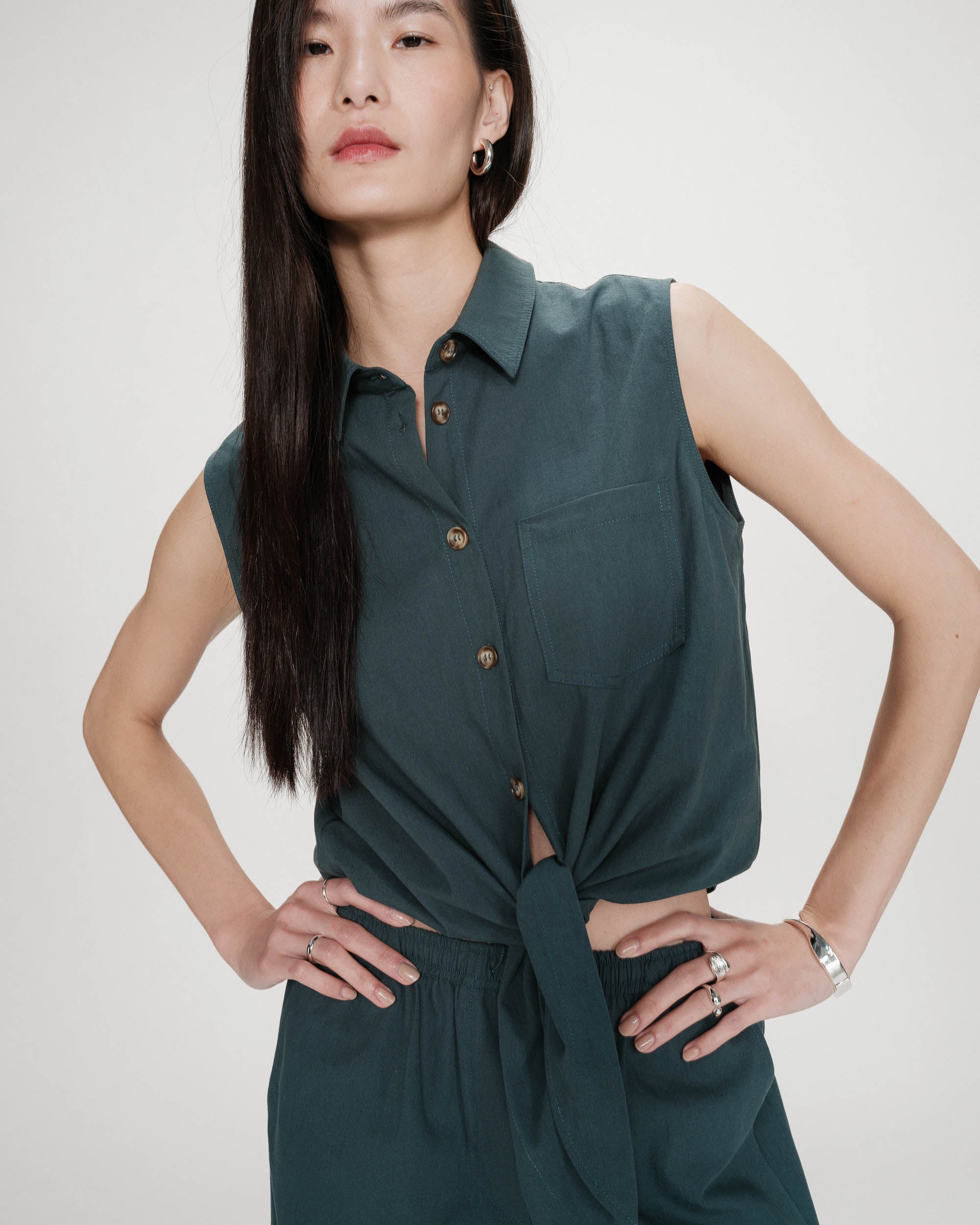 Chemise cintrée en coton à nouer devant emeraude Vero