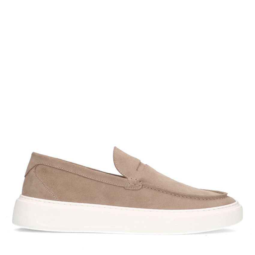 Manfield Beige suède loafers met sportieve zool