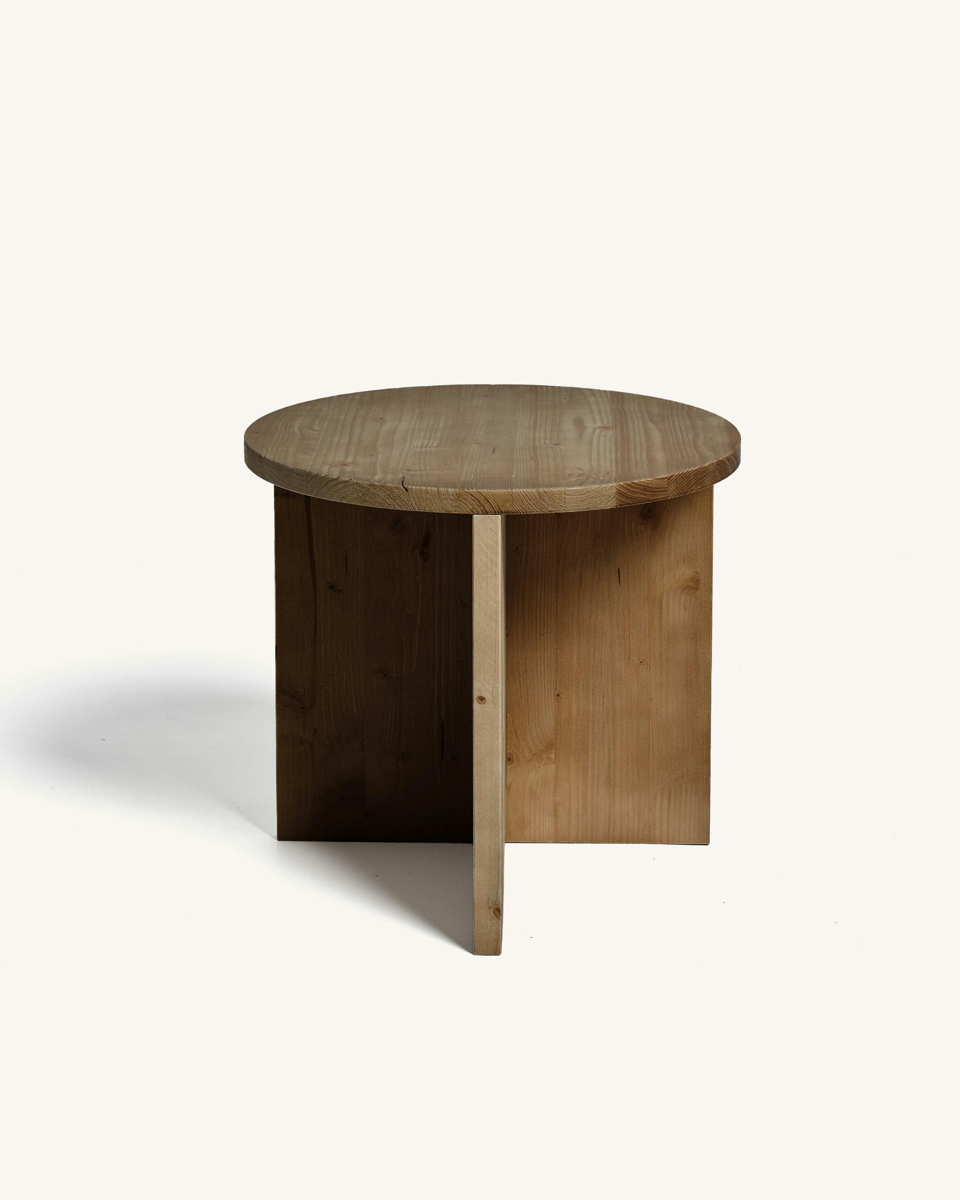 NICOLE - Table d’appoint ronde en bois de sapin en couleur marron