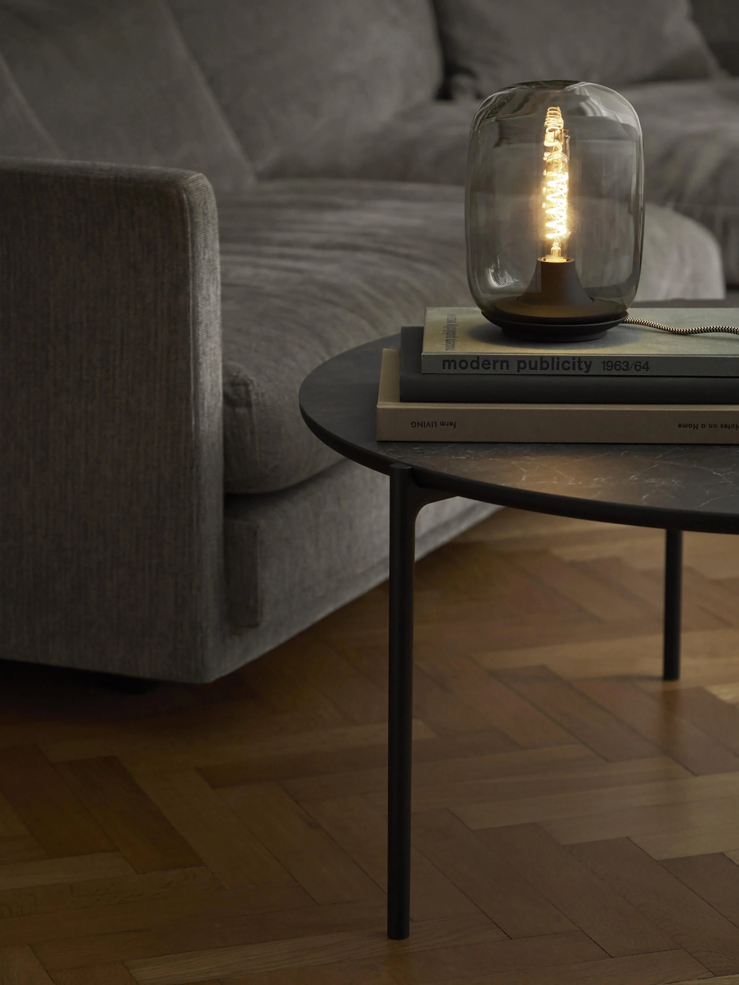 Mundgeblasene LED-Tischlampe Acorn, dimmbar