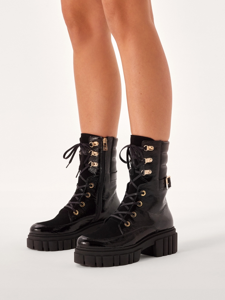 Boots with high upper and thick heel