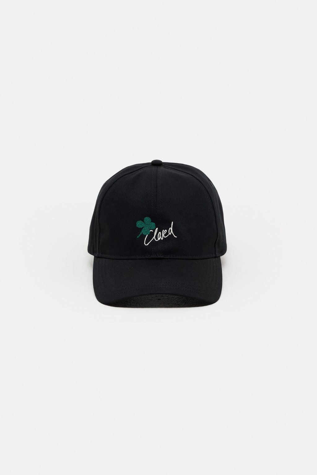 Cap mit Stickerei