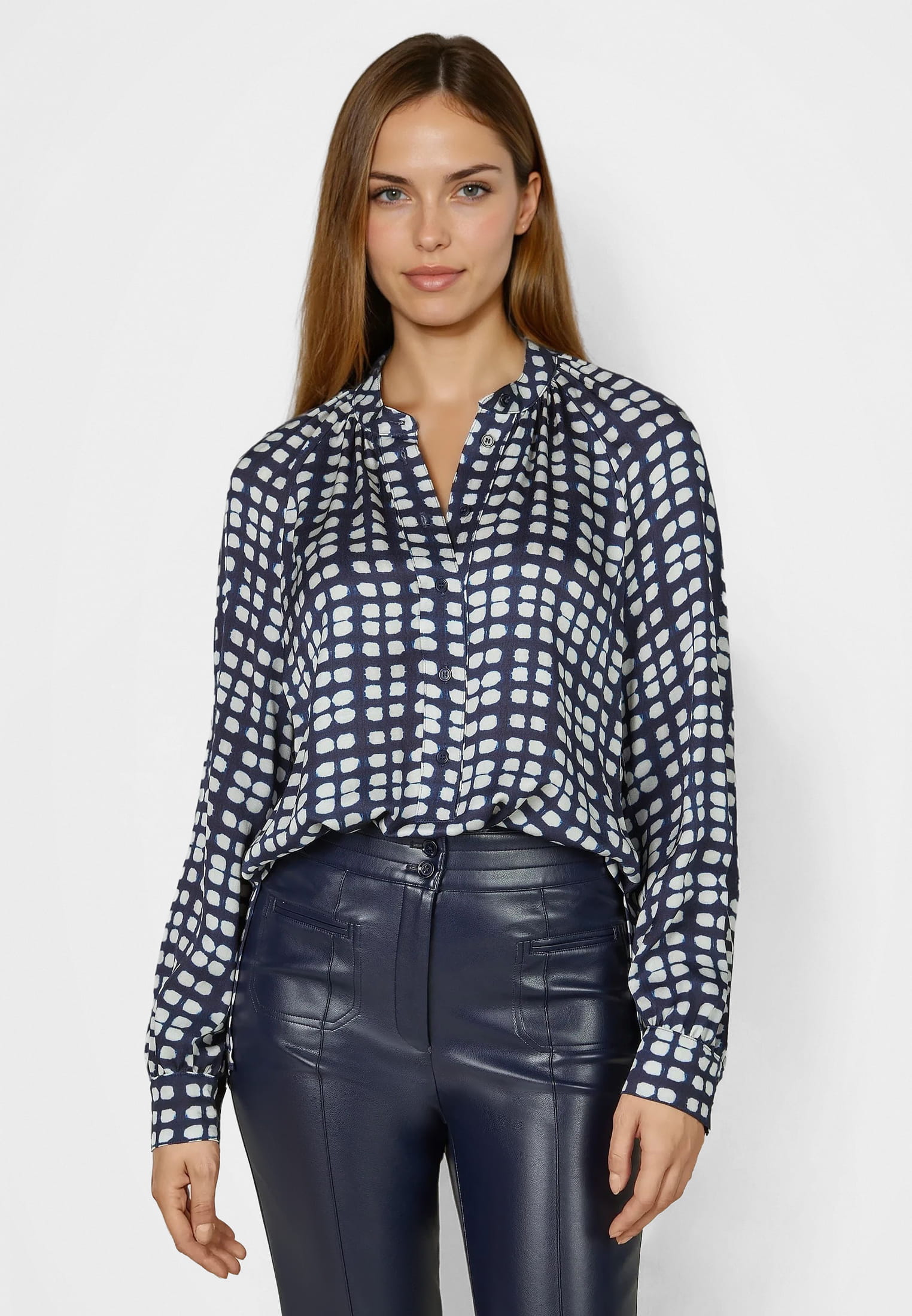 Raglanbluse mit abstraktem Punktedruck