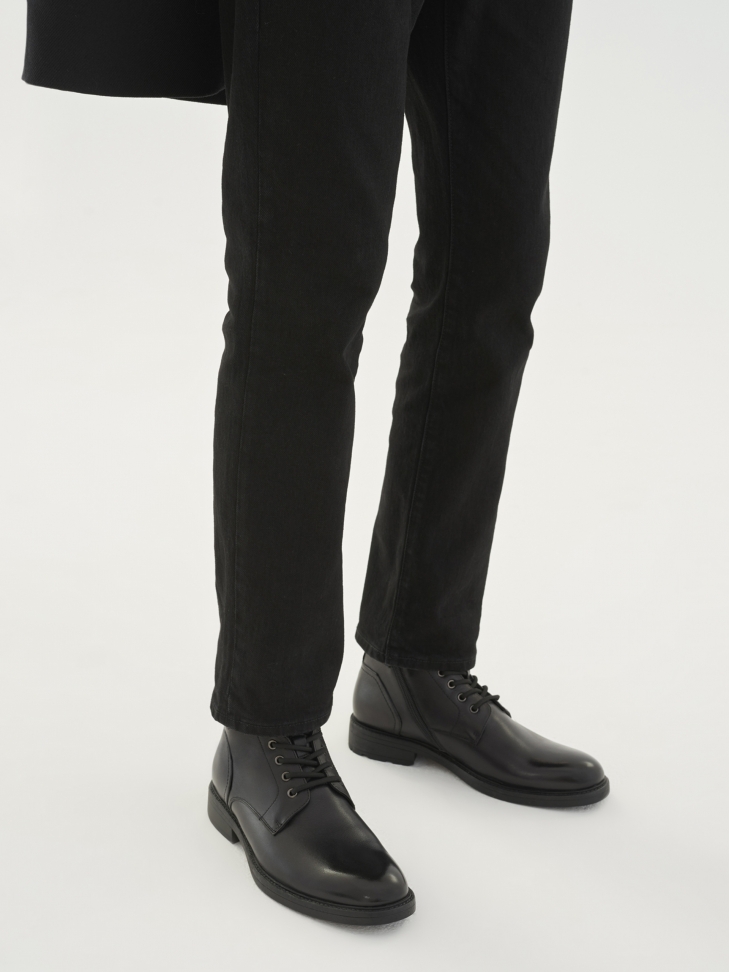 Men’s black chukka boots