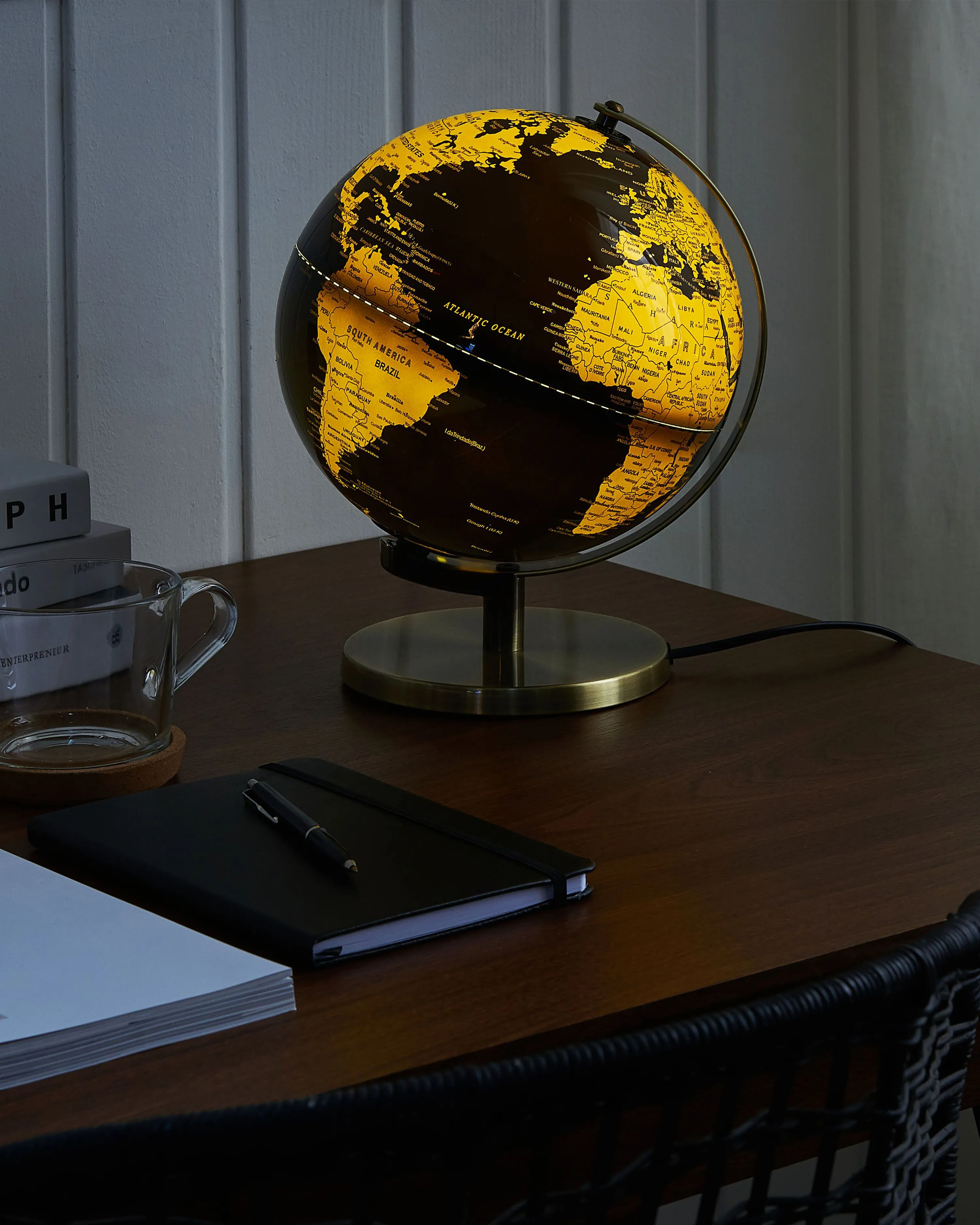 Globe LED MAGELLAN Black 32 cm