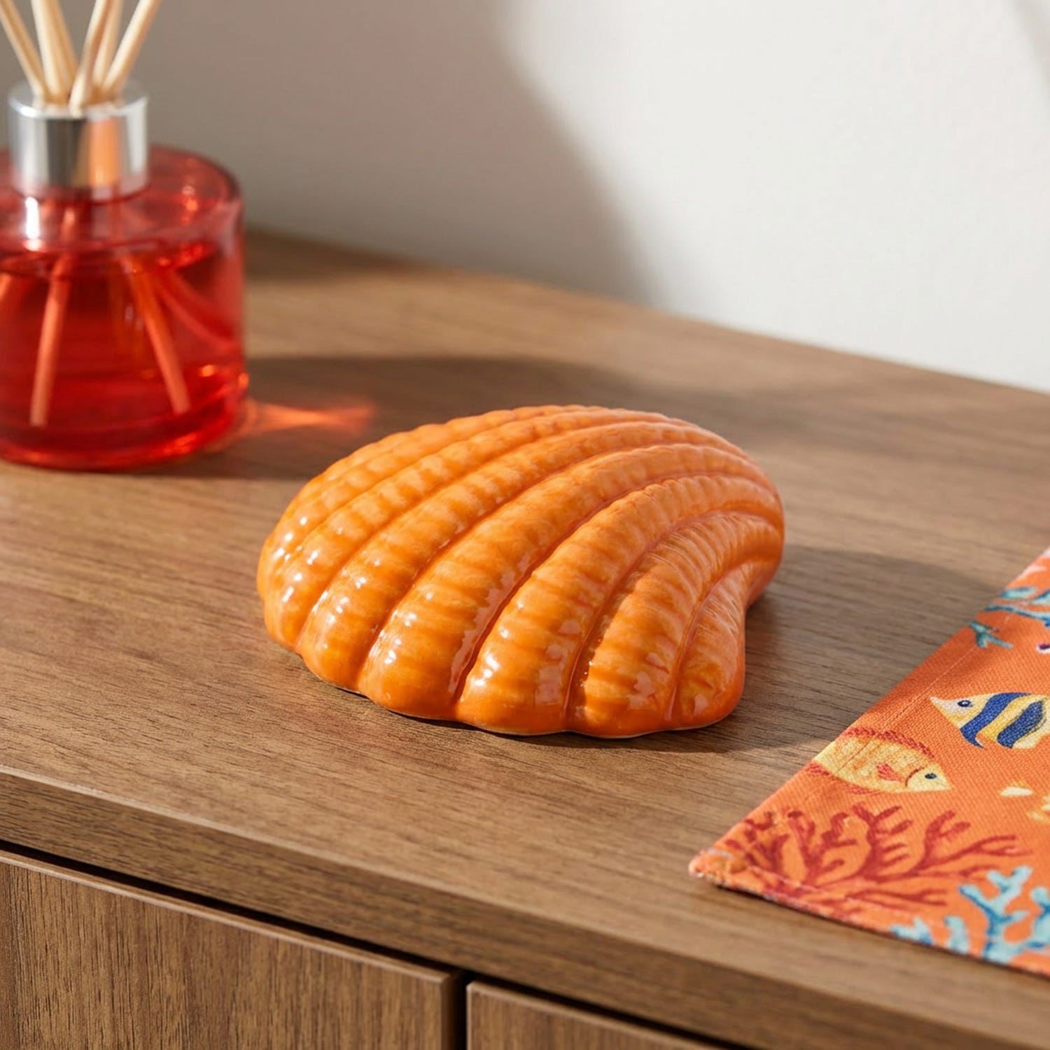 Decorazione conchiglia arancione in ceramica