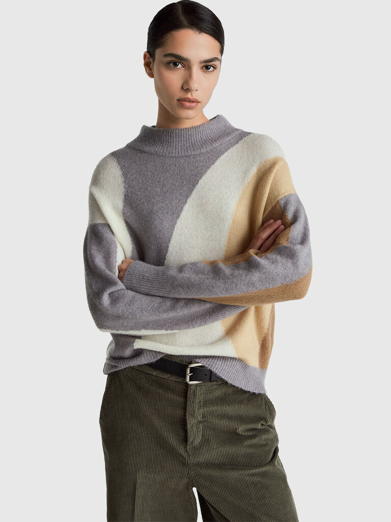 Boxy fit sweater with inlay