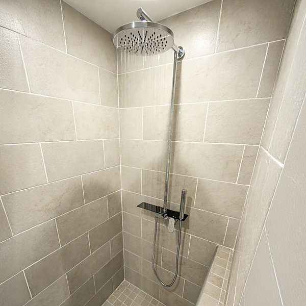 Colonne de douche mécanique avec tablette chromée Essebagno Apsara II