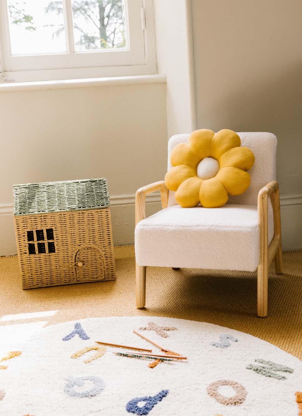 PANIER EN FORME DE MAISON EN PAPIER TRESSÉ NATUREL