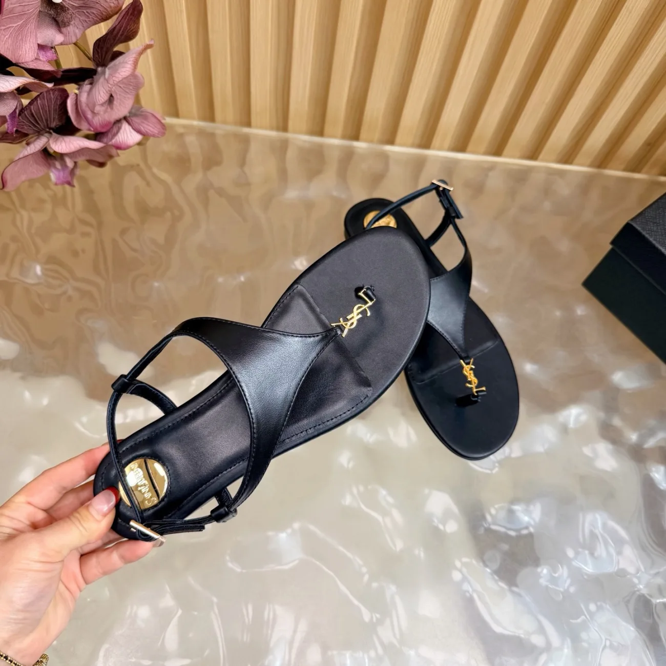 Saint Laurent CASSANDRA sandals in smooth leather (Replica)