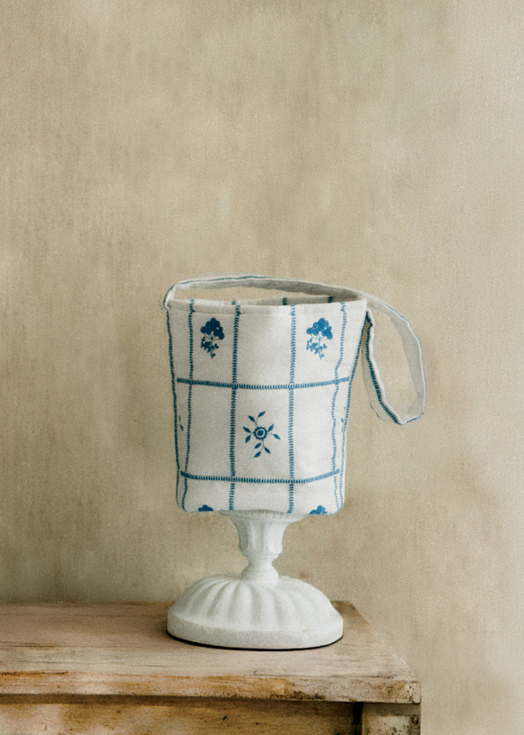 Bucket bag