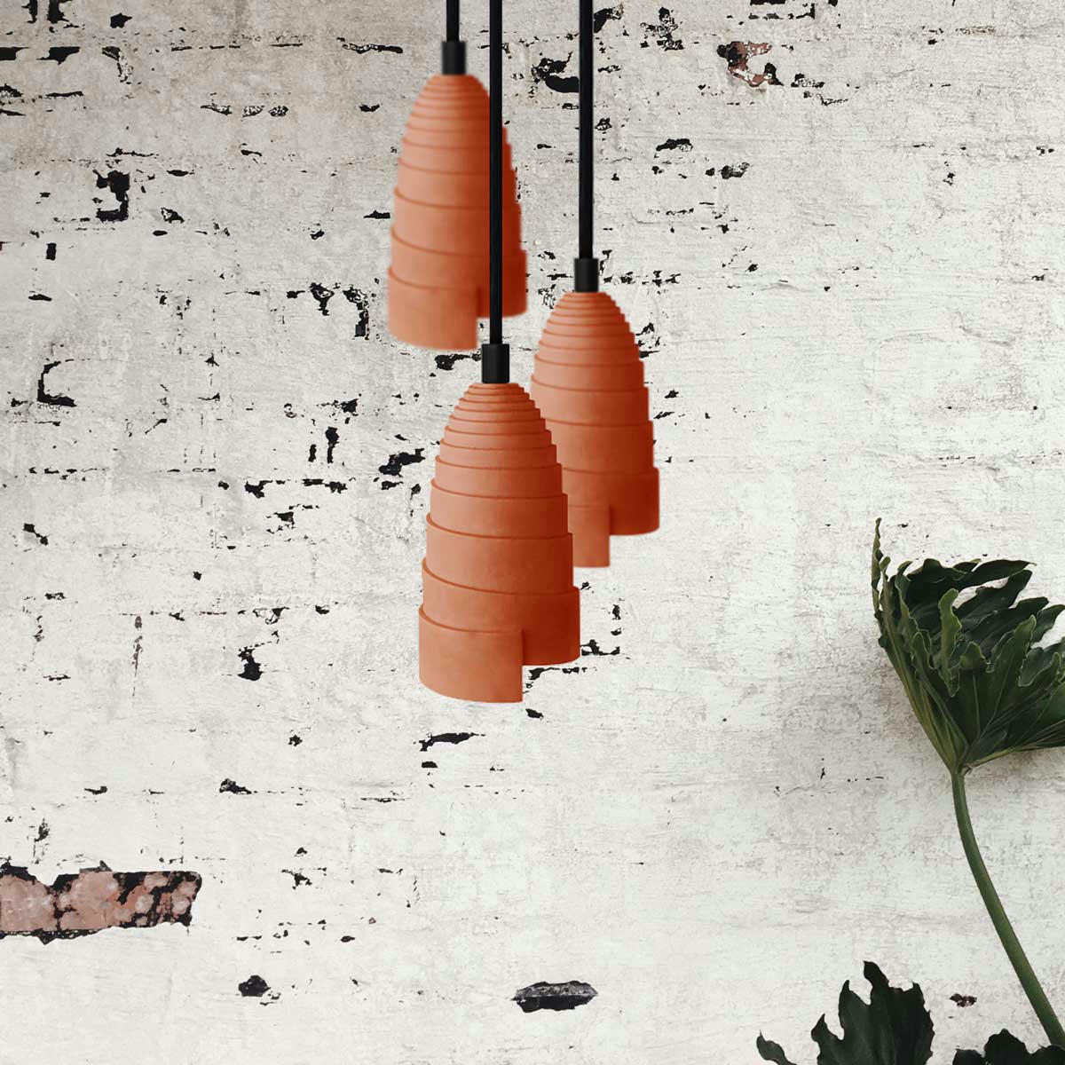 FLANELLE - Suspension triple béton terracotta et accessoires noirs