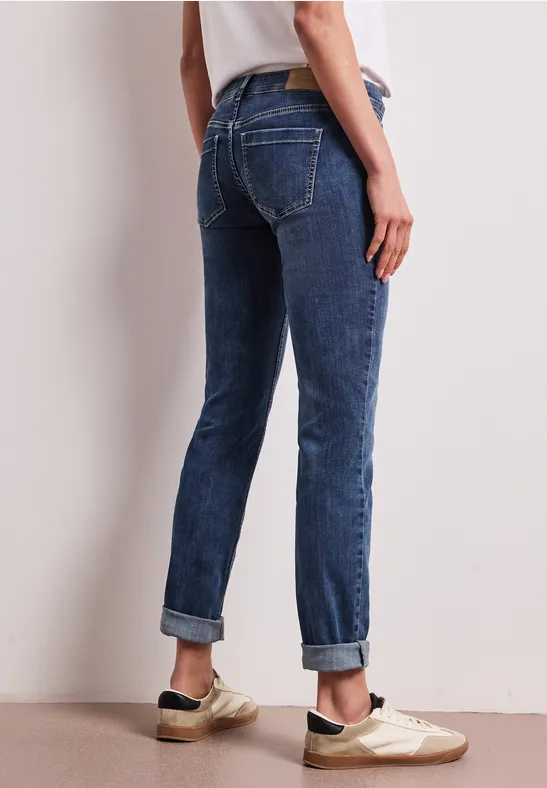 Low Waist Slim Leg Jeans im Casual Fit