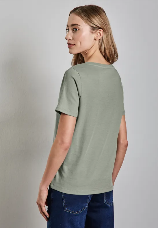Basic V-Neck Shirt