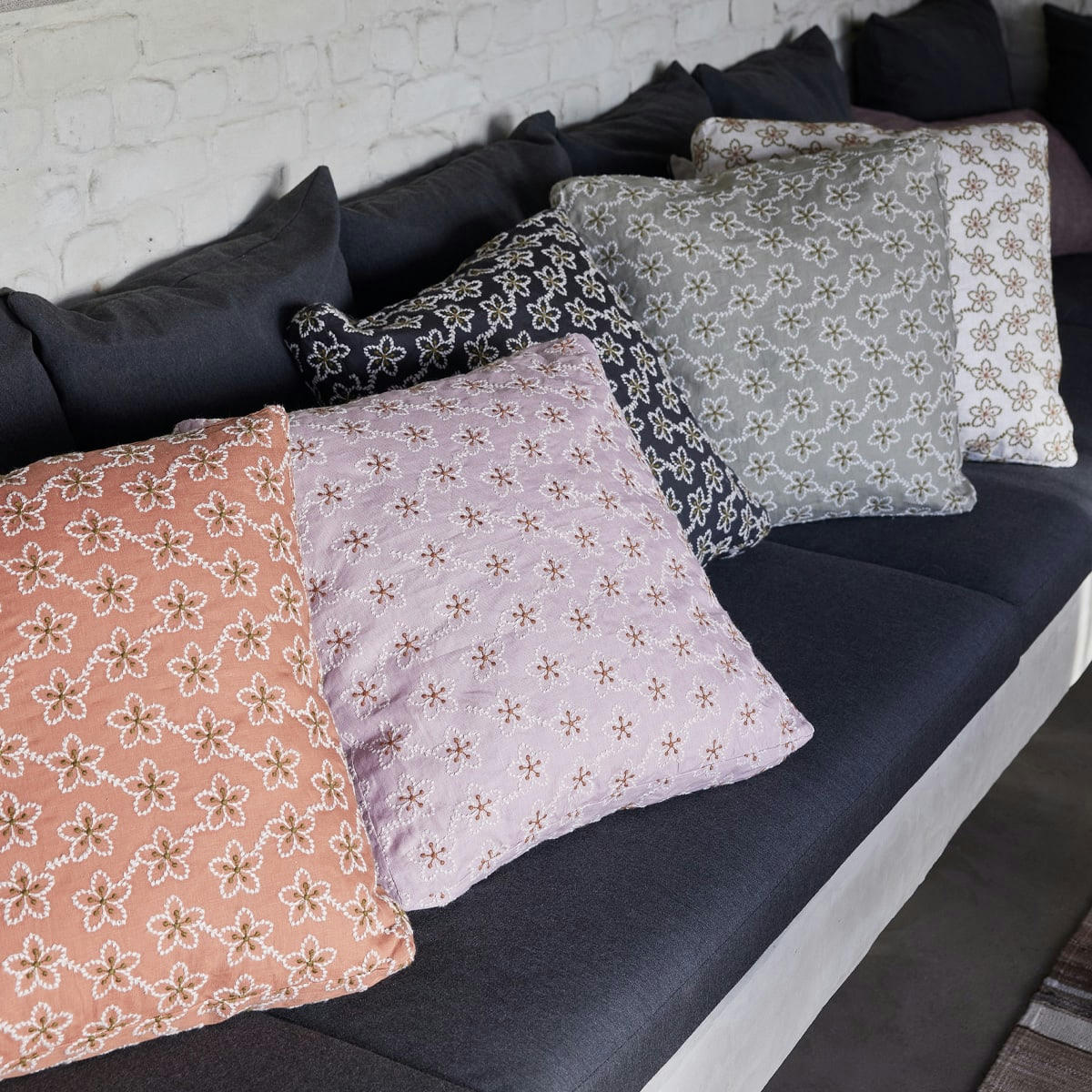 FLEURS - Housse de coussin en lin rose 45x45