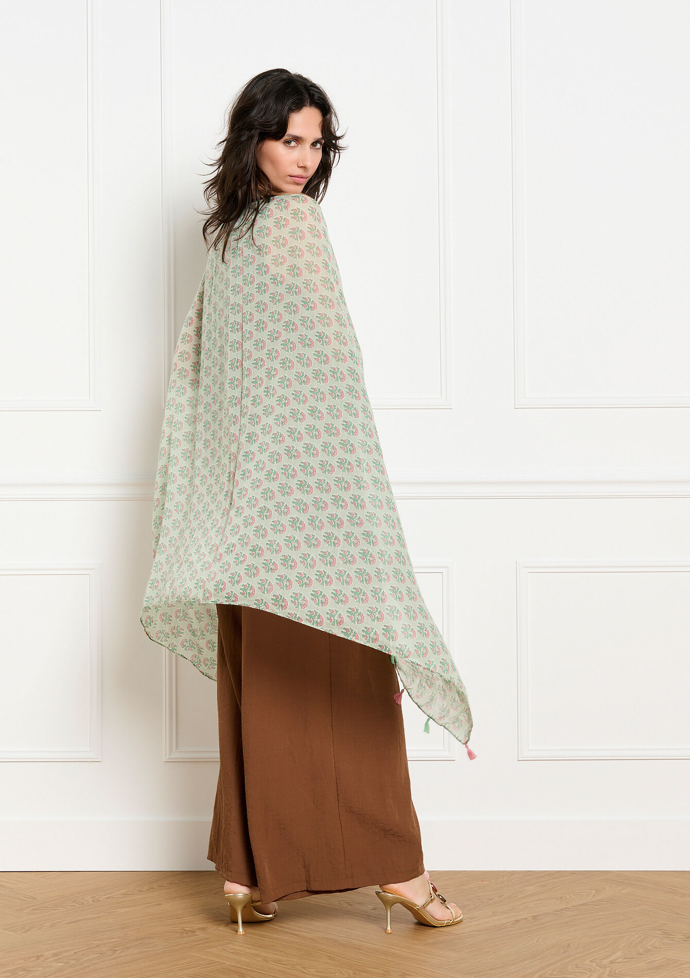 Bloemen sjaal met kwastjes