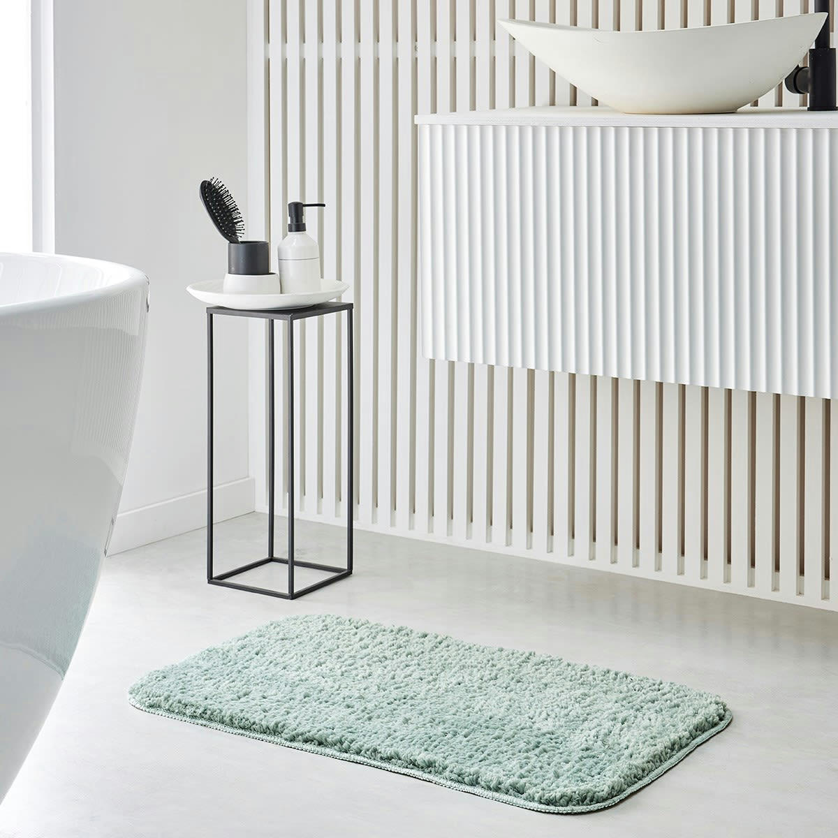 ESSENTIAL - Tapis de bain tufté uni en Polyester Vert 50x80 cm