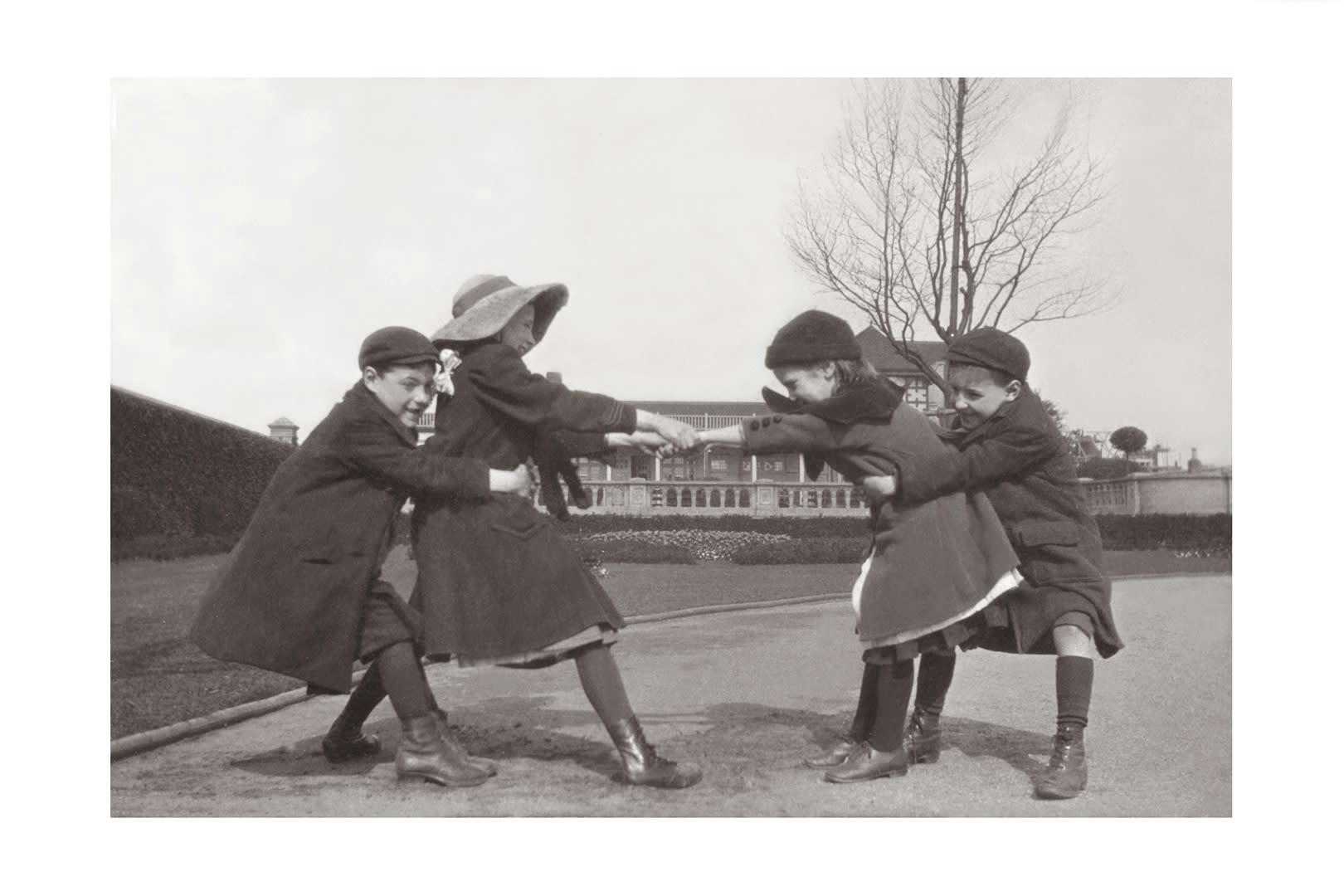 ENFANCE - Photo ancienne noir et blanc enfance n°02 cadre noir 30x45cm