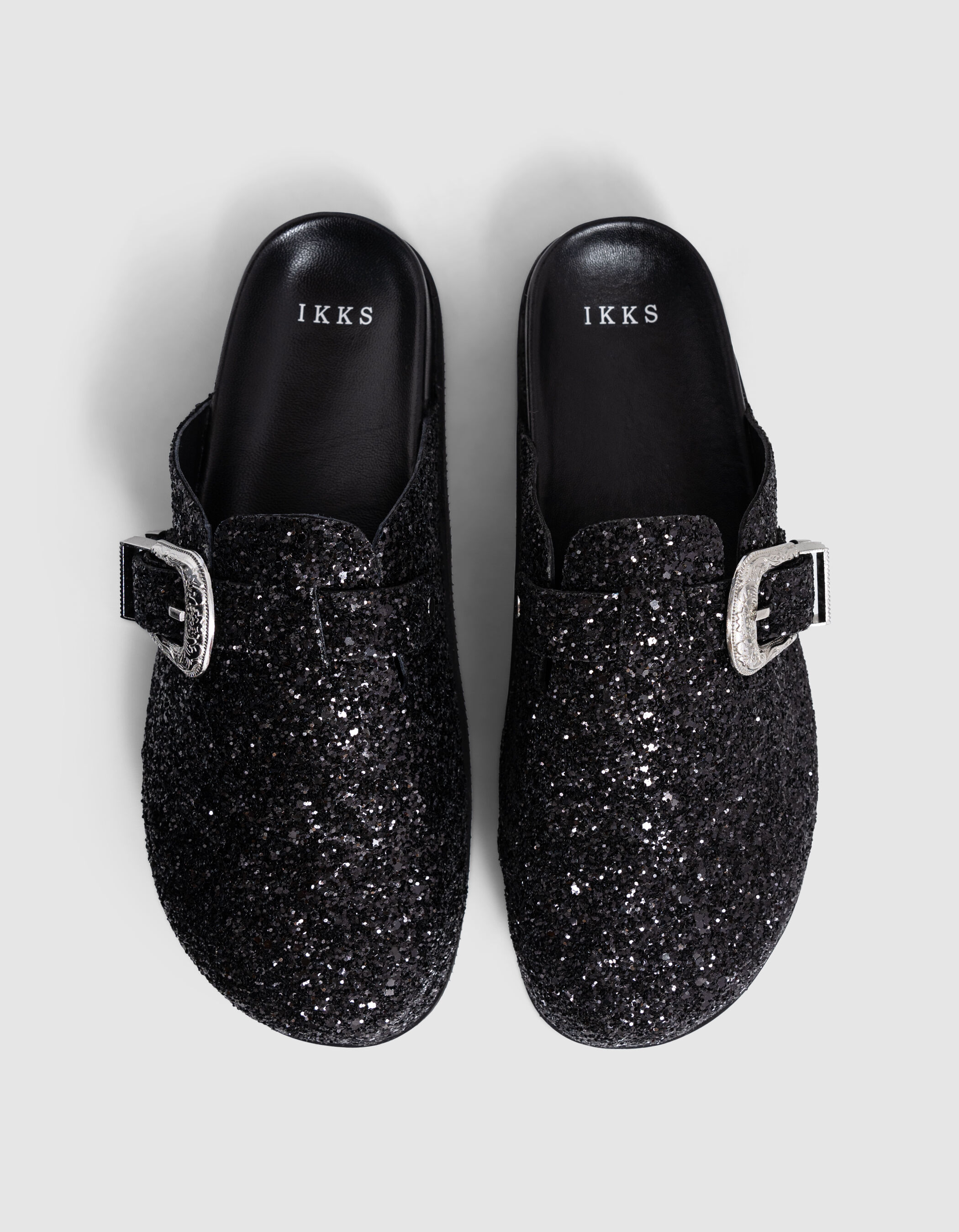 Sabots noirs micro sequins et boucle western Femme