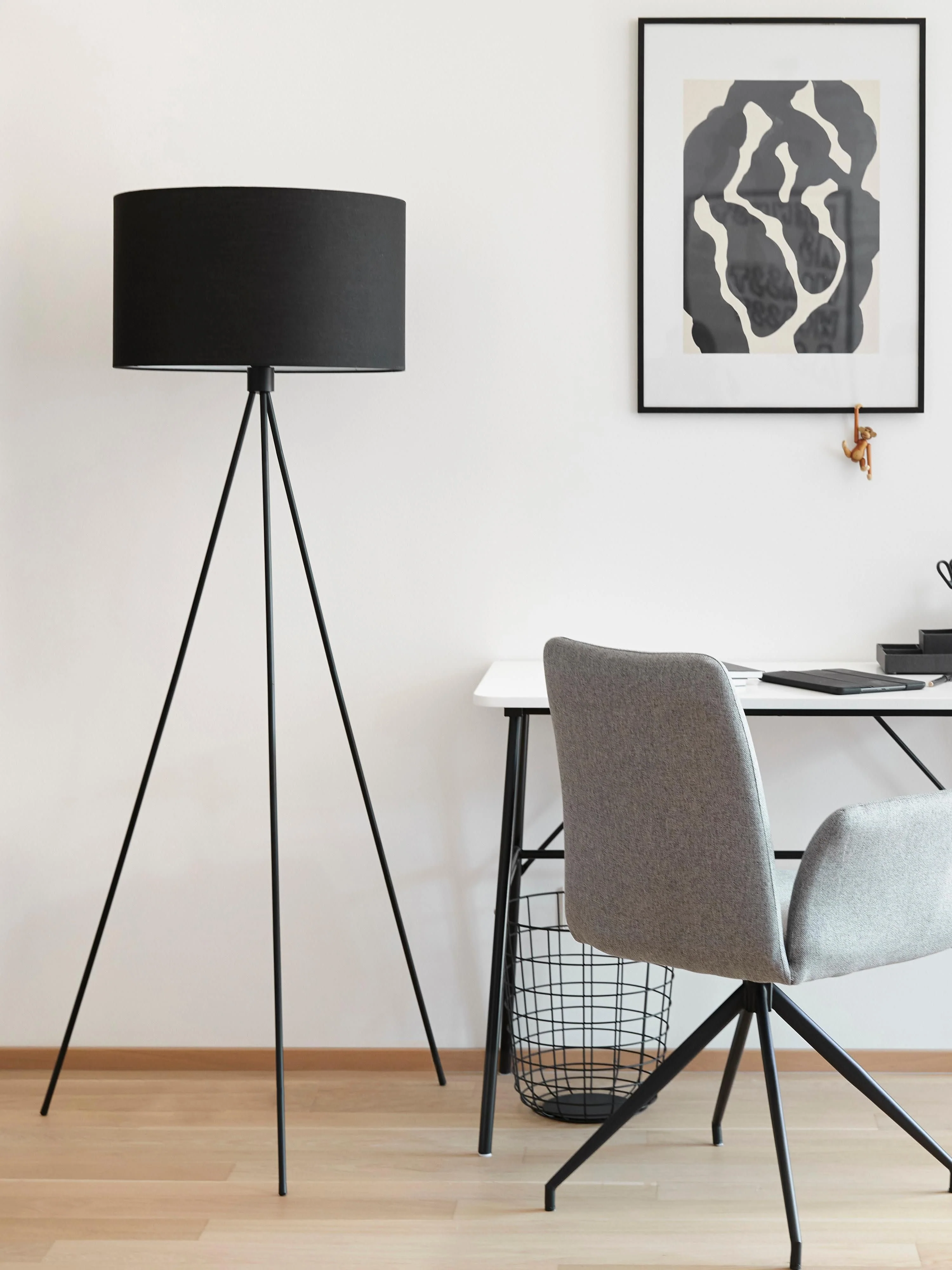 Tripod Stehlampe Cella mit Stoffschirm