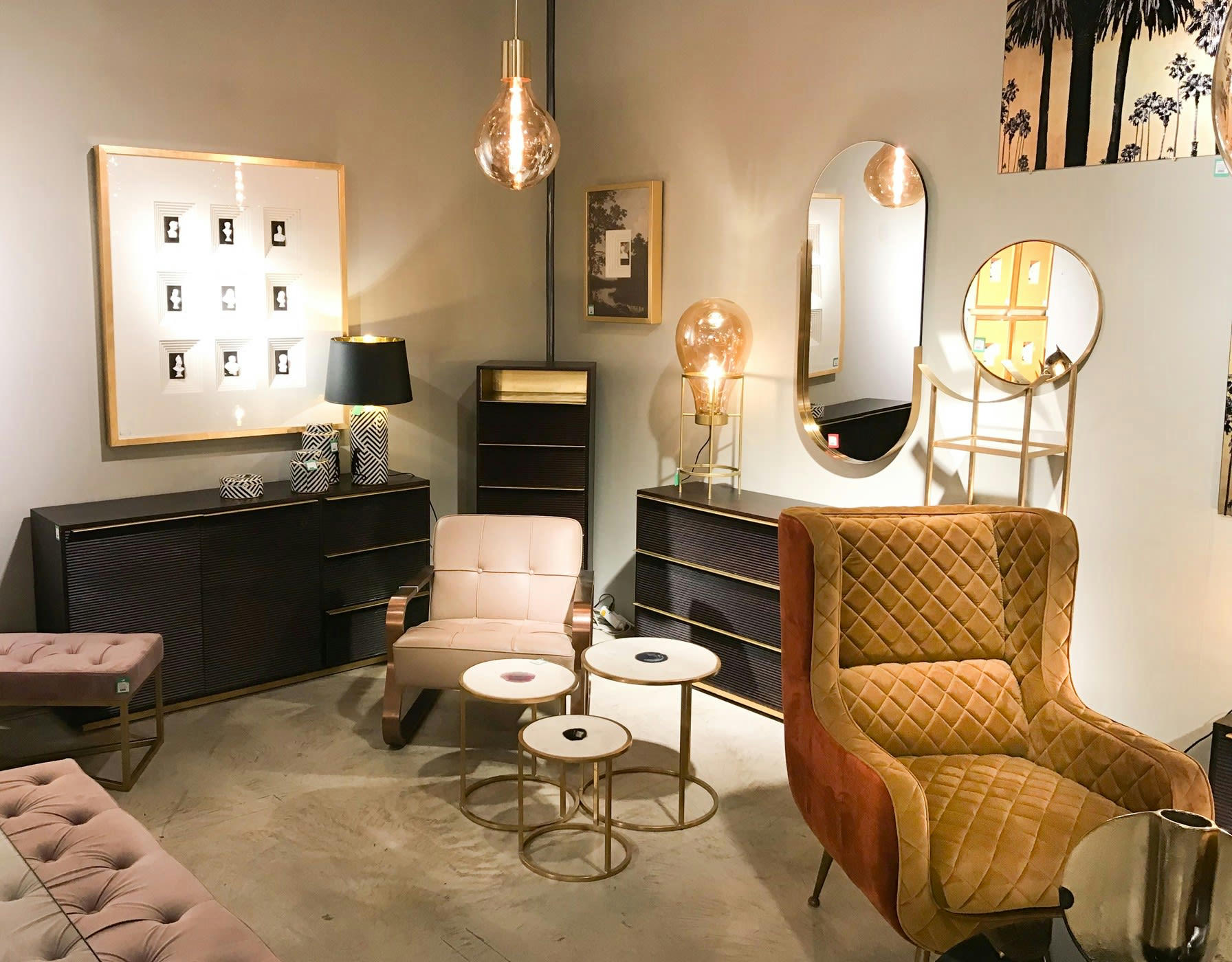 LIMBO - 3 tables d'appoint gigognes en acier doré et marbre blanc