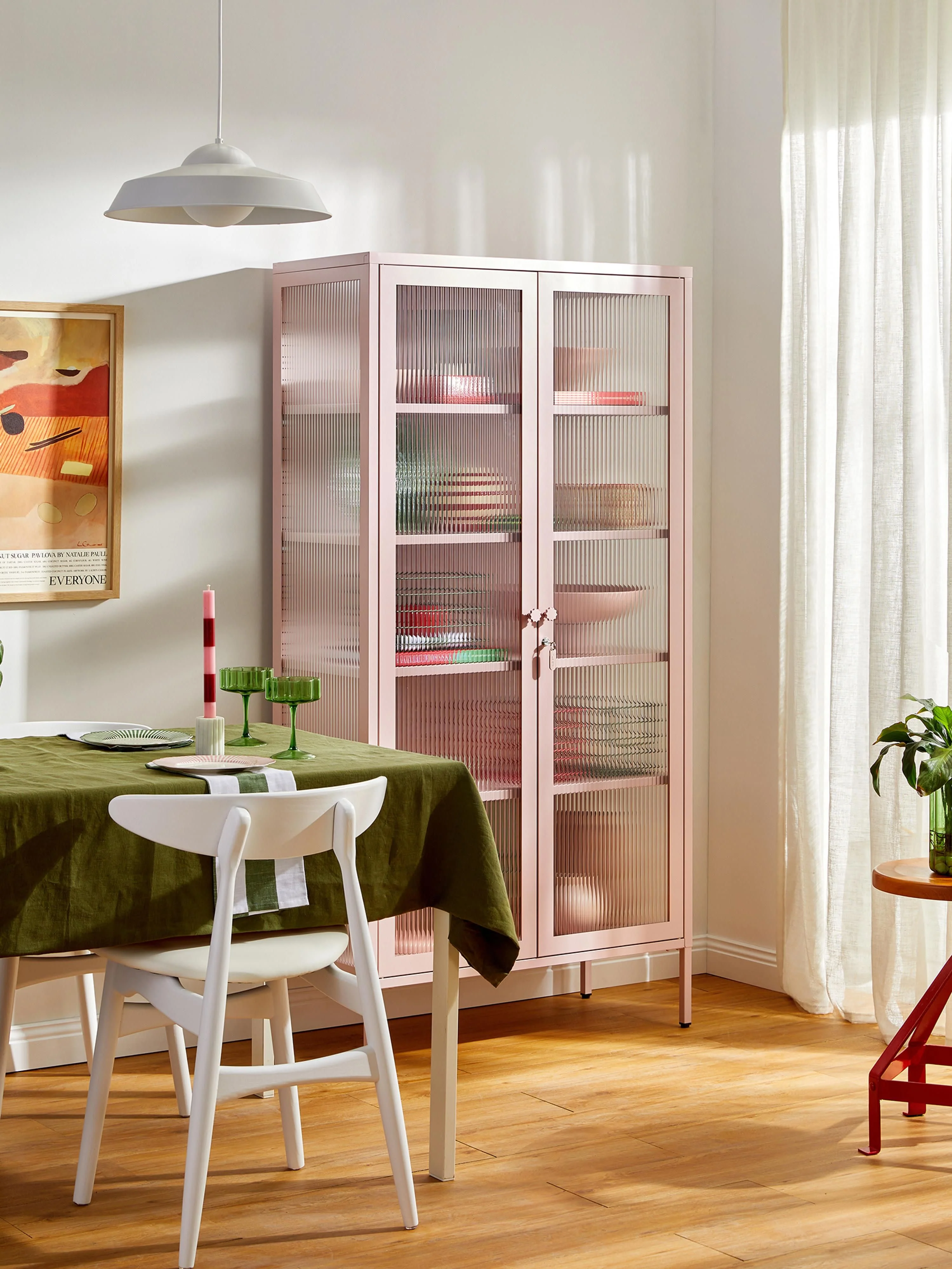 Metall-Vitrine The Collector mit geriffeltem Glas