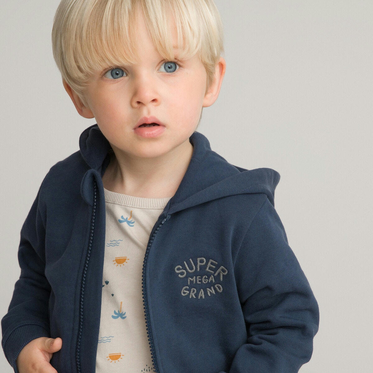 Sweat zippé à capuche, message brodé devant