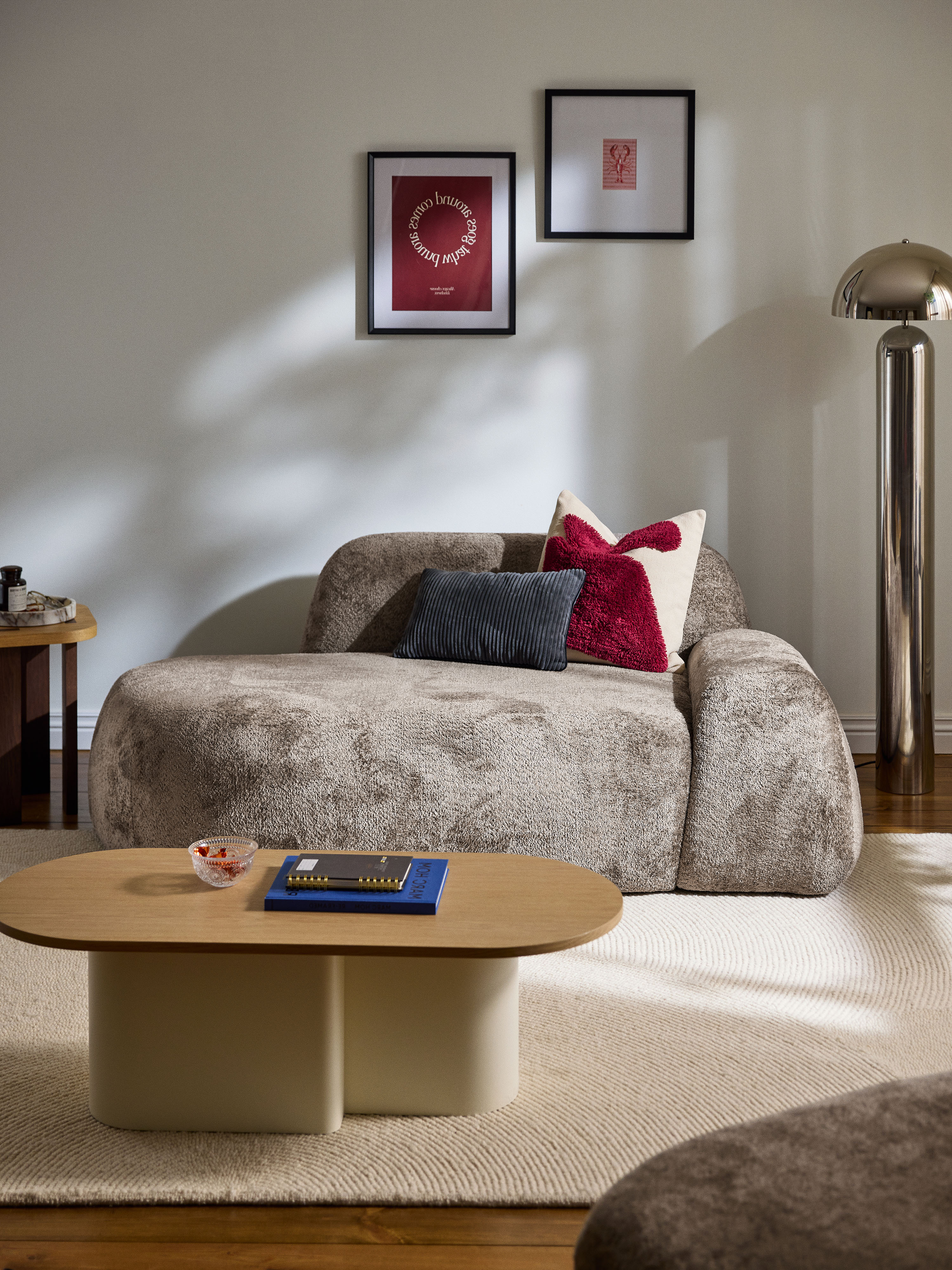 Sofa Wolke (2-Sitzer) aus Teddy-Bouclé mit Chaiselongue-Ende