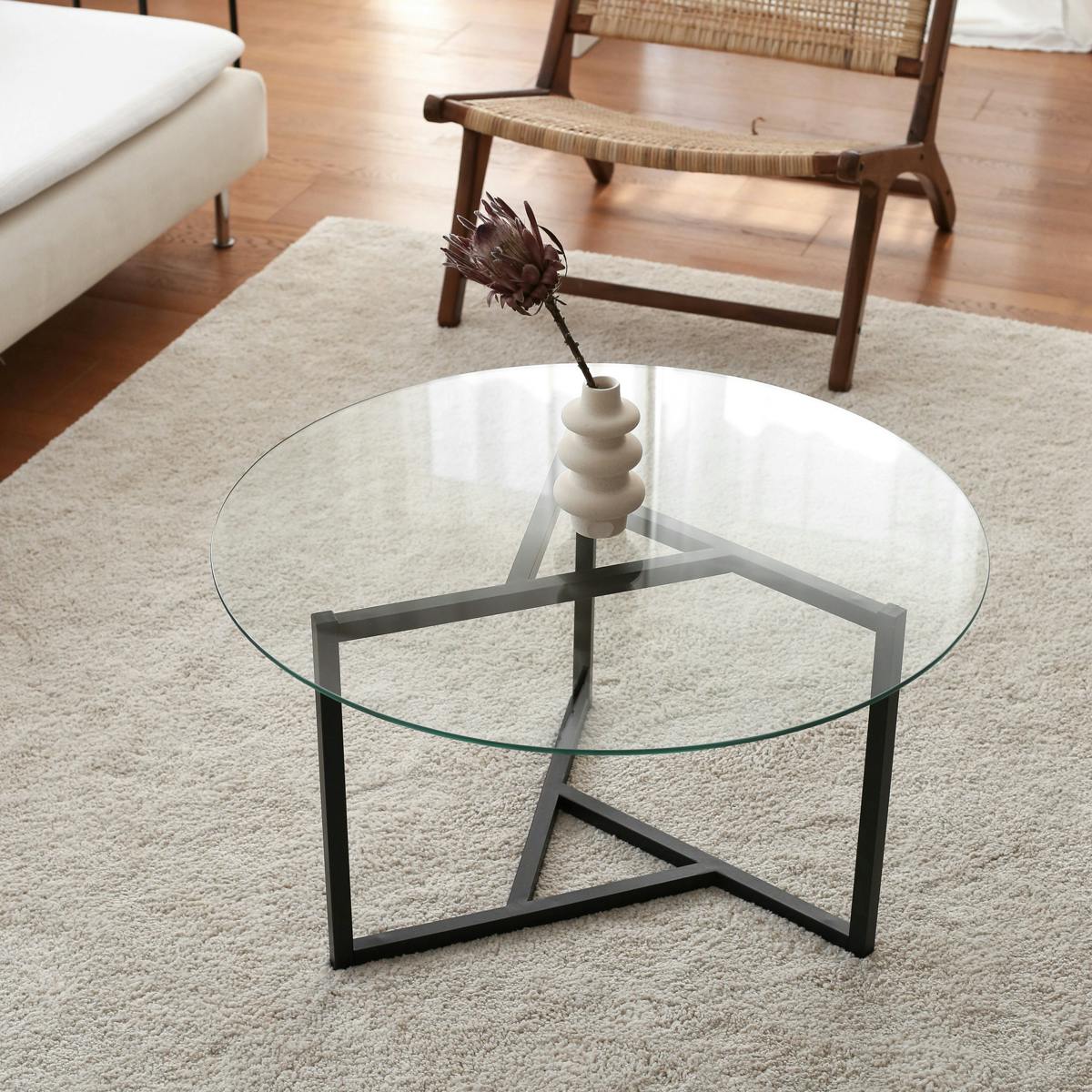 Table basse ronde en verre, pied noir 3 branches TULUM