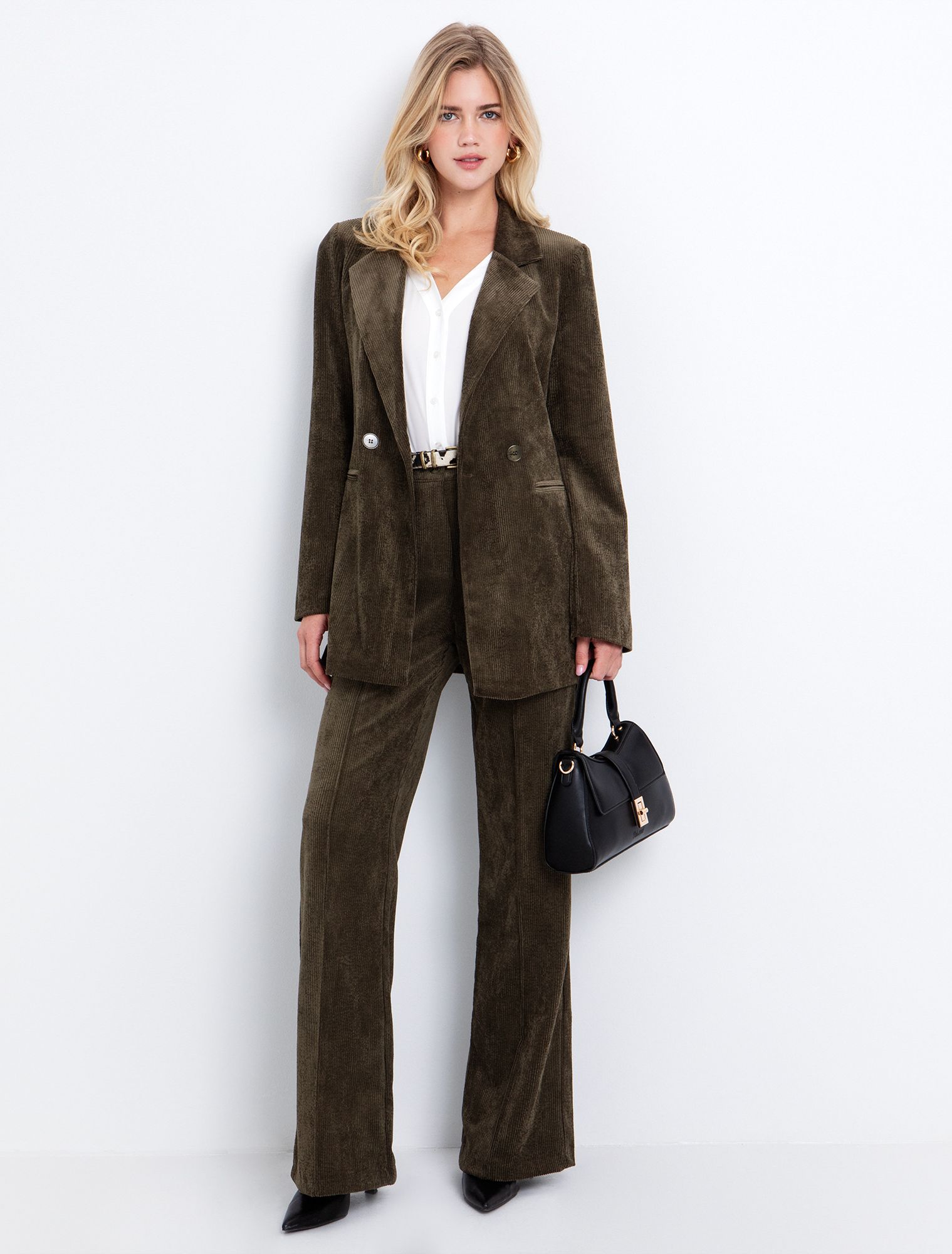 Κοτλέ παντελόνι σε ίσια γραμμή