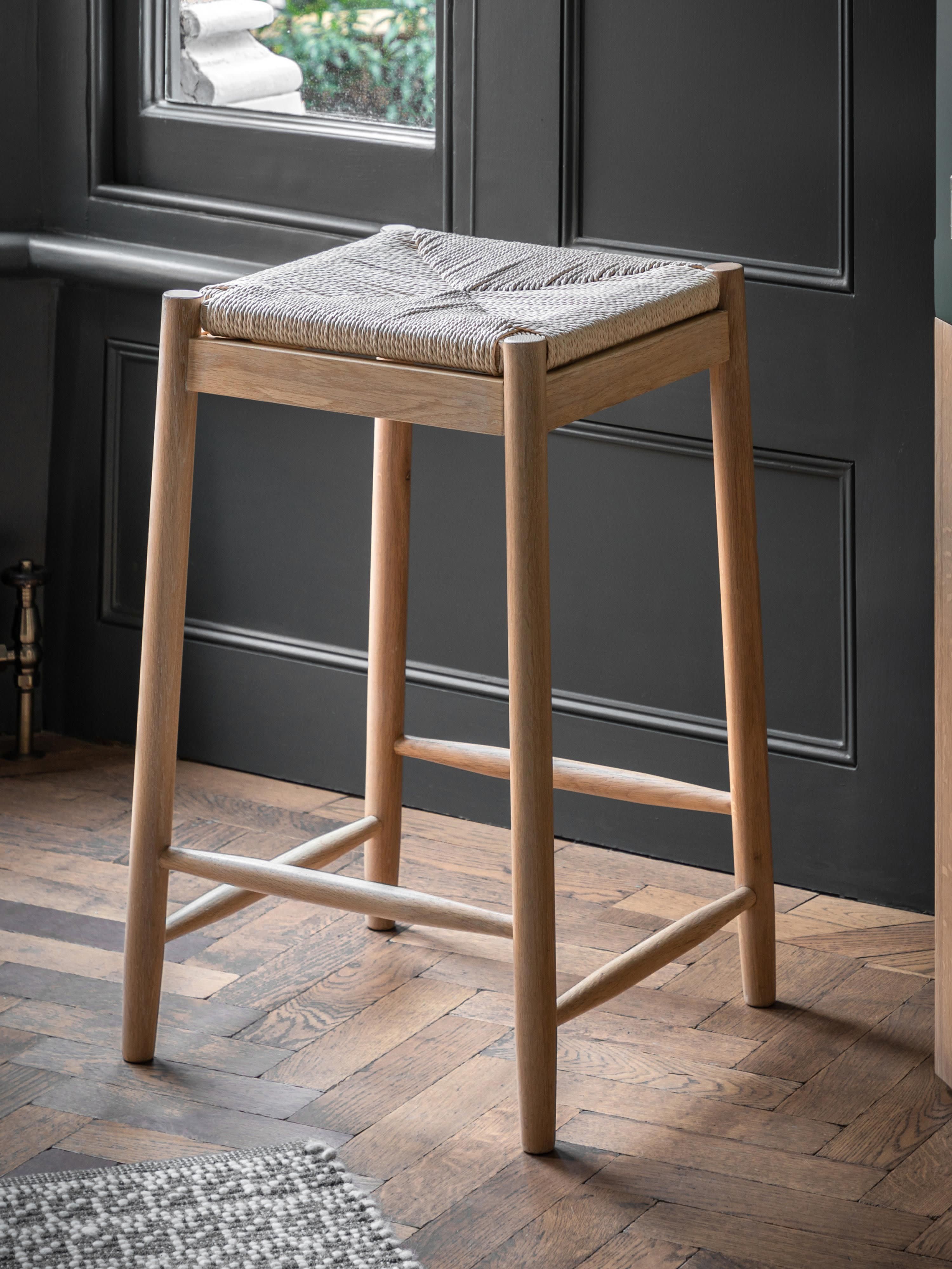 Handgefertigter Hocker Eton aus Eichenholz
