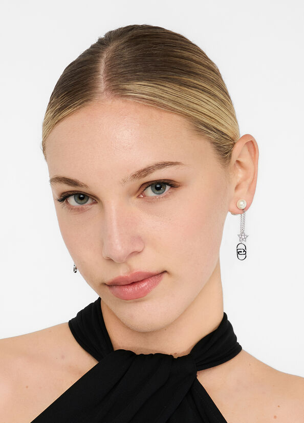 Orecchini con perle sintetiche