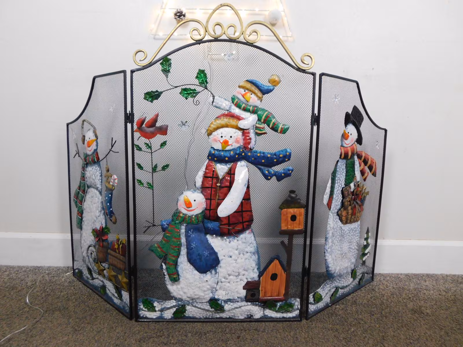 Winter Snowman Family Theme Fireplace Screen Metal 3D Art + Light Christmas Tree VG