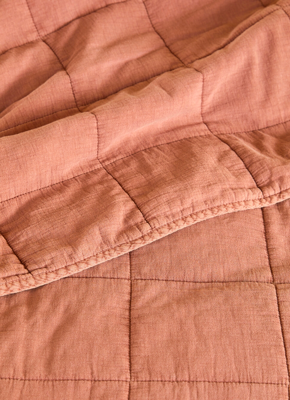 COUVRE-LIT MATELASSÉ UNI MARRON