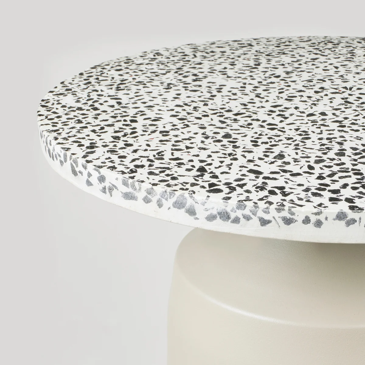 Broste Copenhagen - Agari Tisch, rainy day grey black